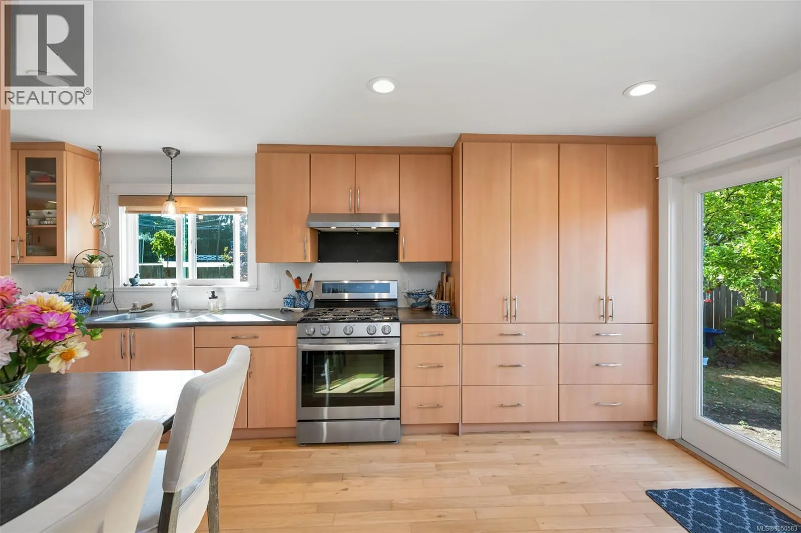 4826 West Saanich Rd