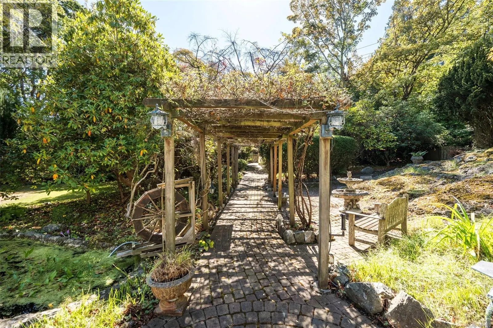 30 Beach Dr