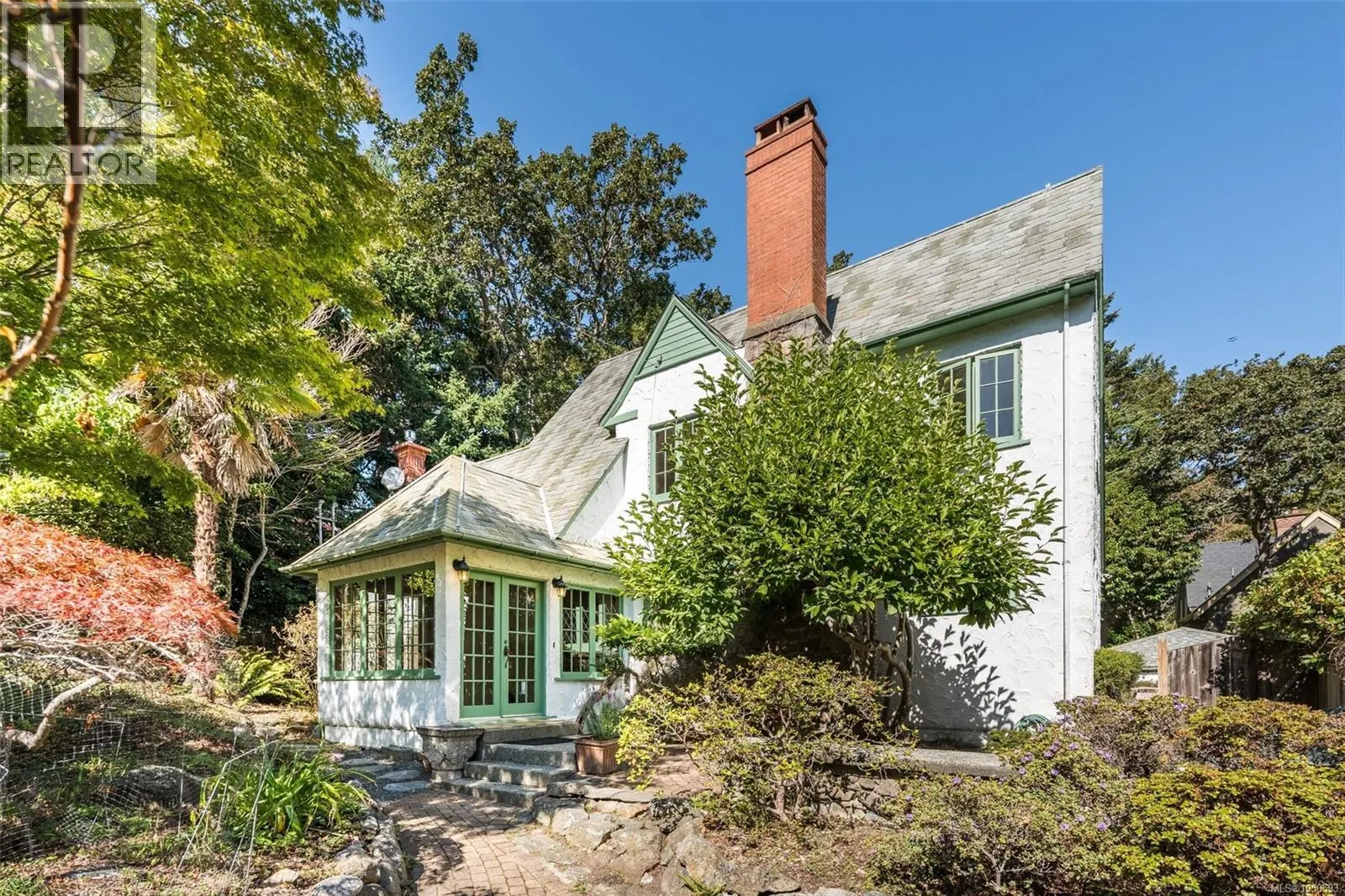 30 Beach Dr