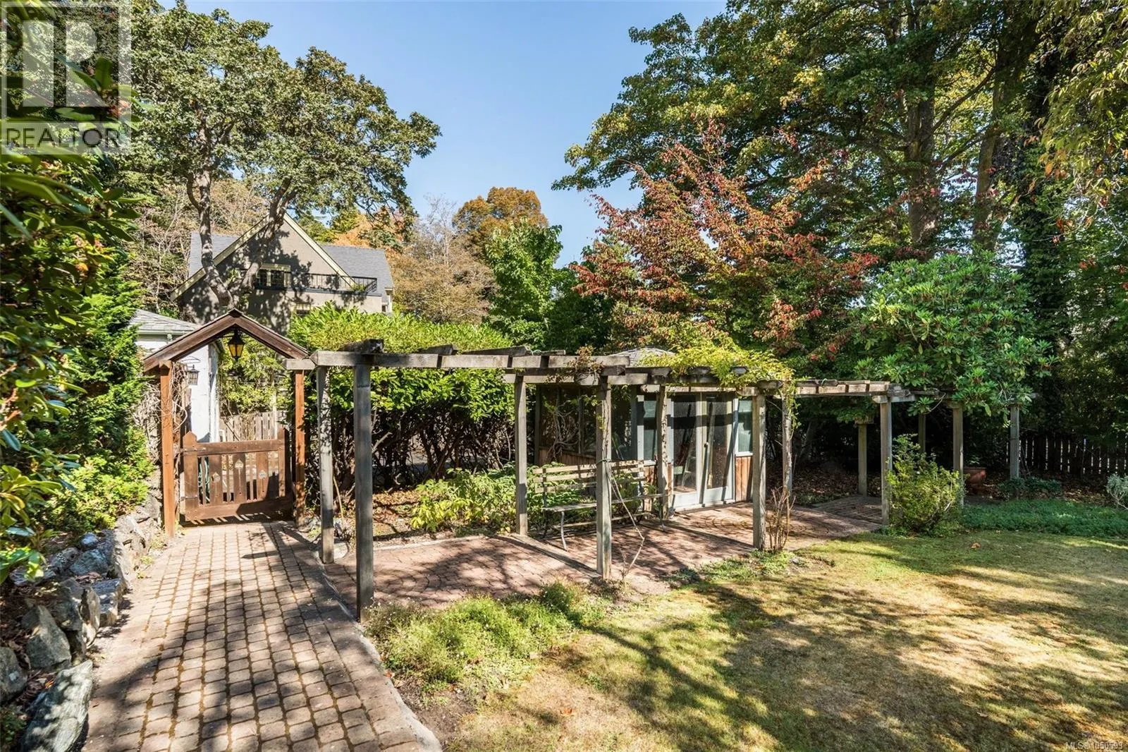 30 Beach Dr