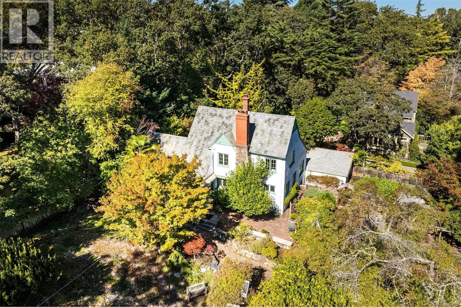 30 Beach Dr