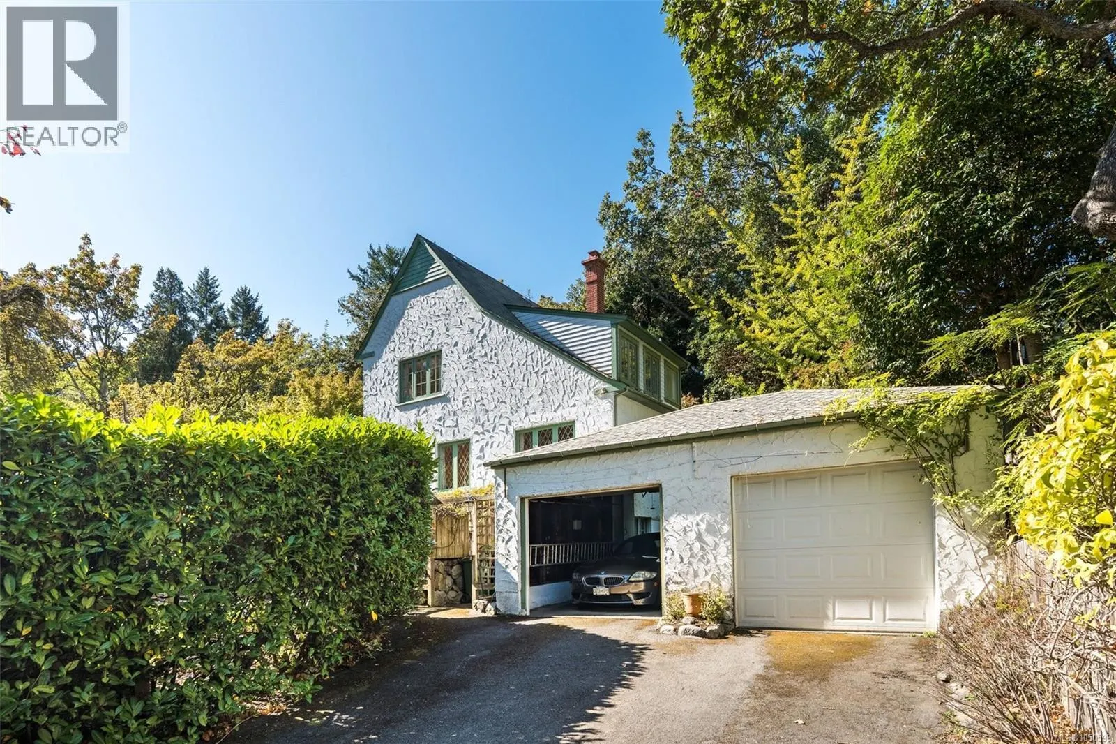 30 Beach Dr