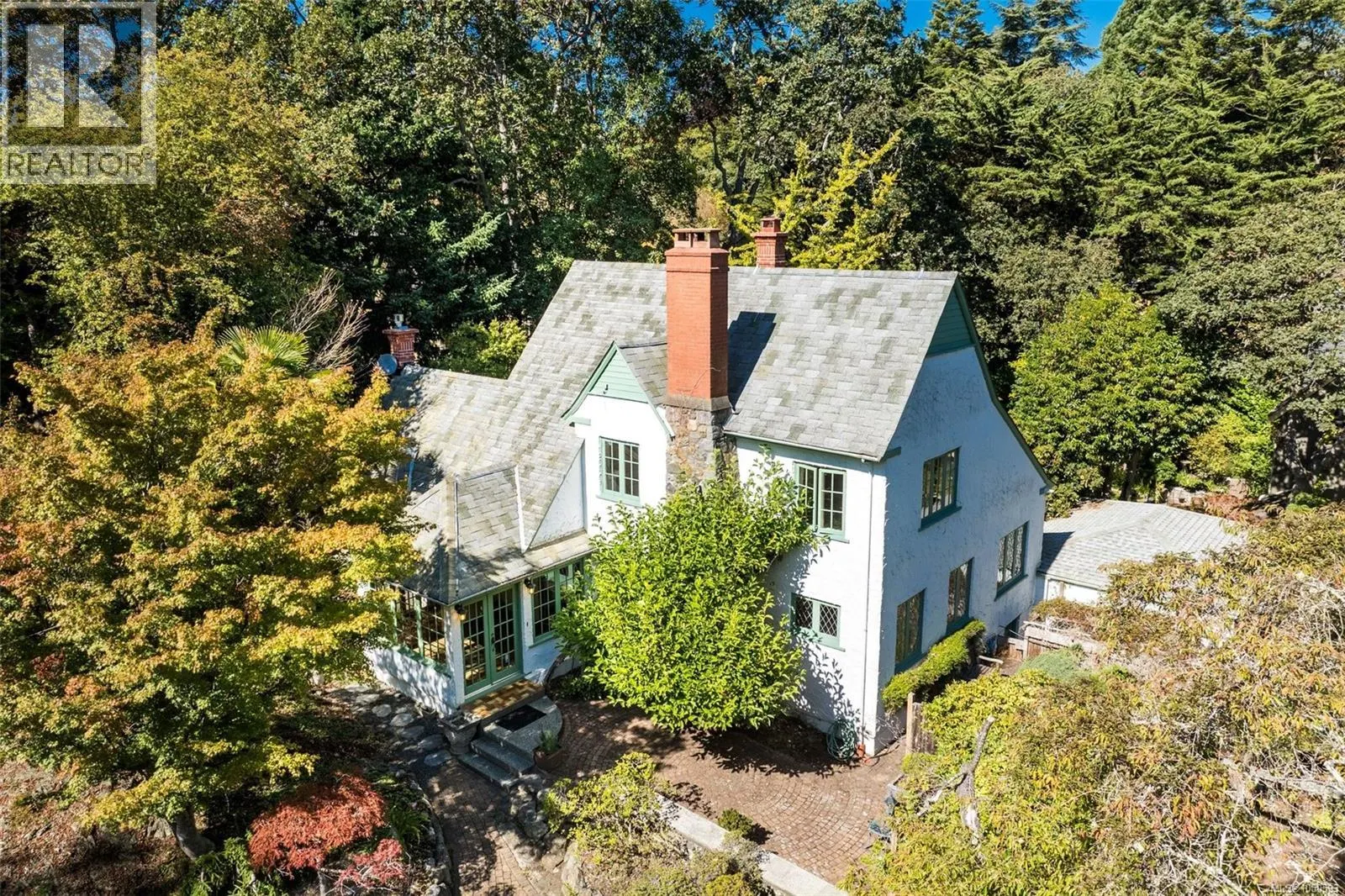 30 Beach Dr