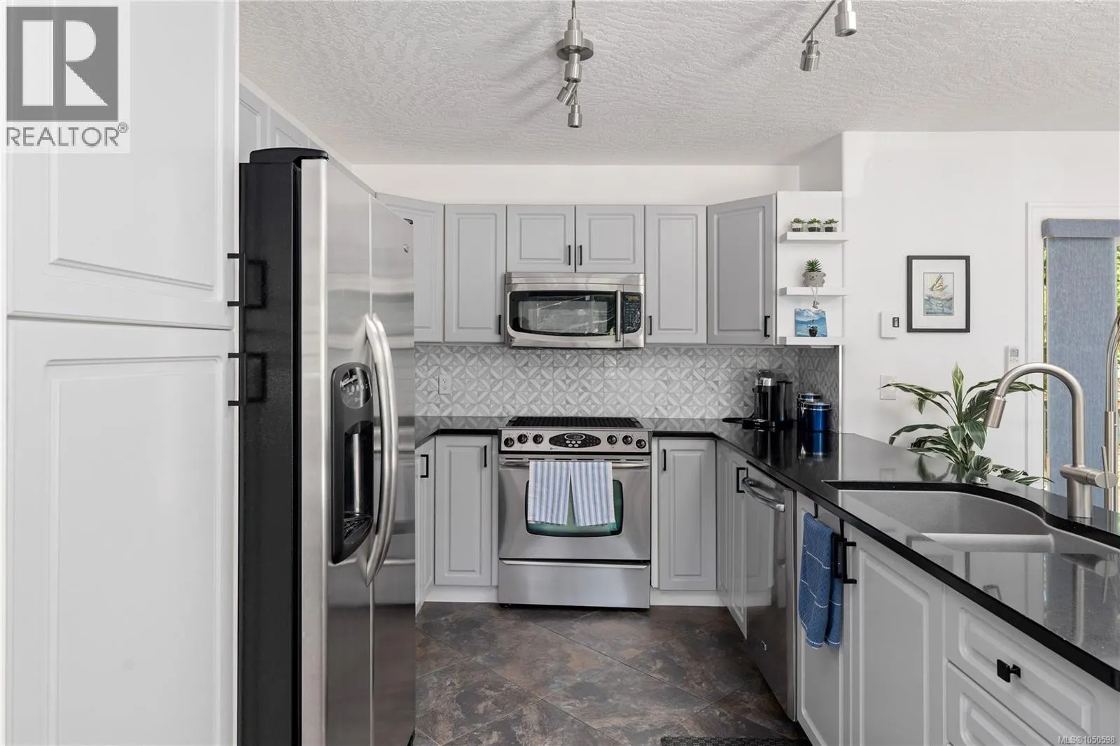222 Ashley Pl