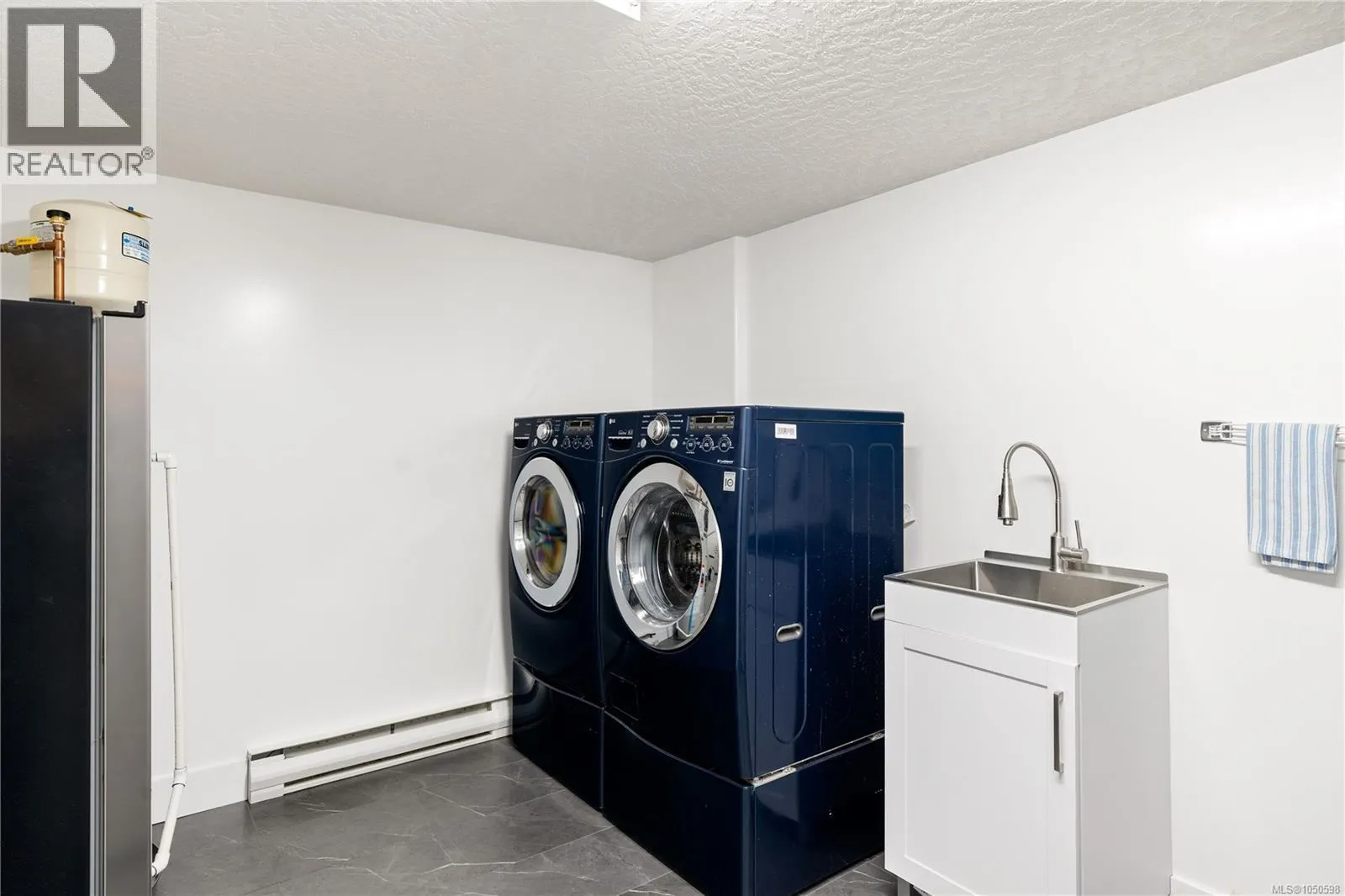 222 Ashley Pl