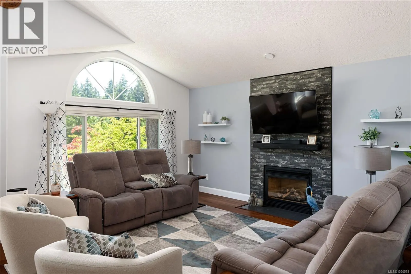 222 Ashley Pl