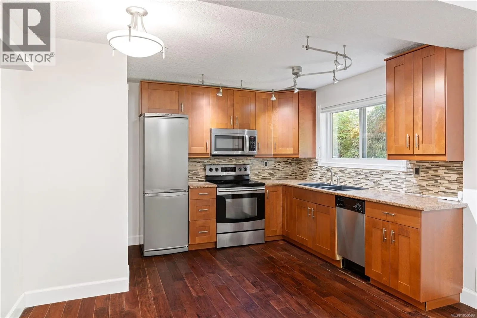 222 Ashley Pl