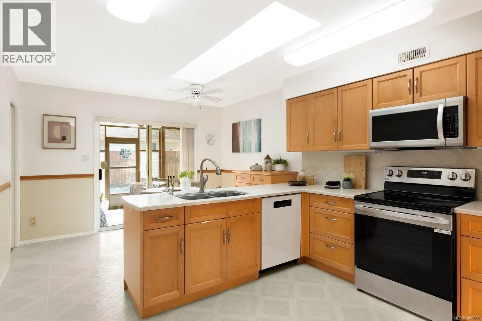 7436 East Saanich Rd