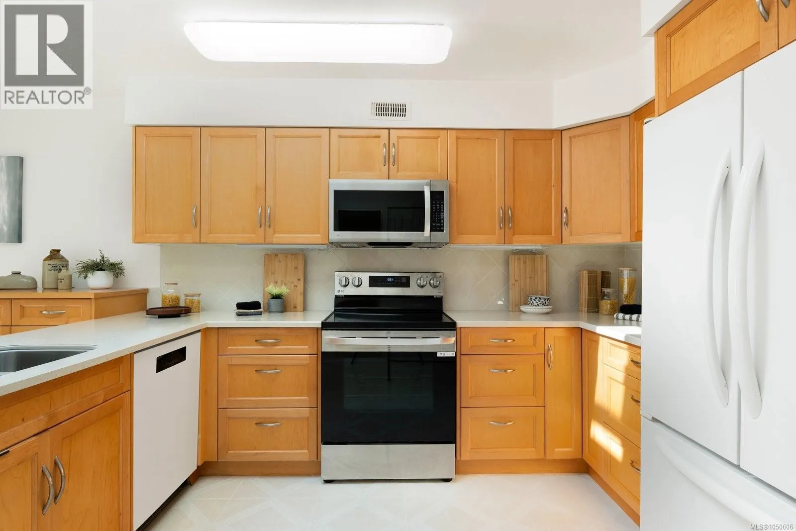 7436 East Saanich Rd