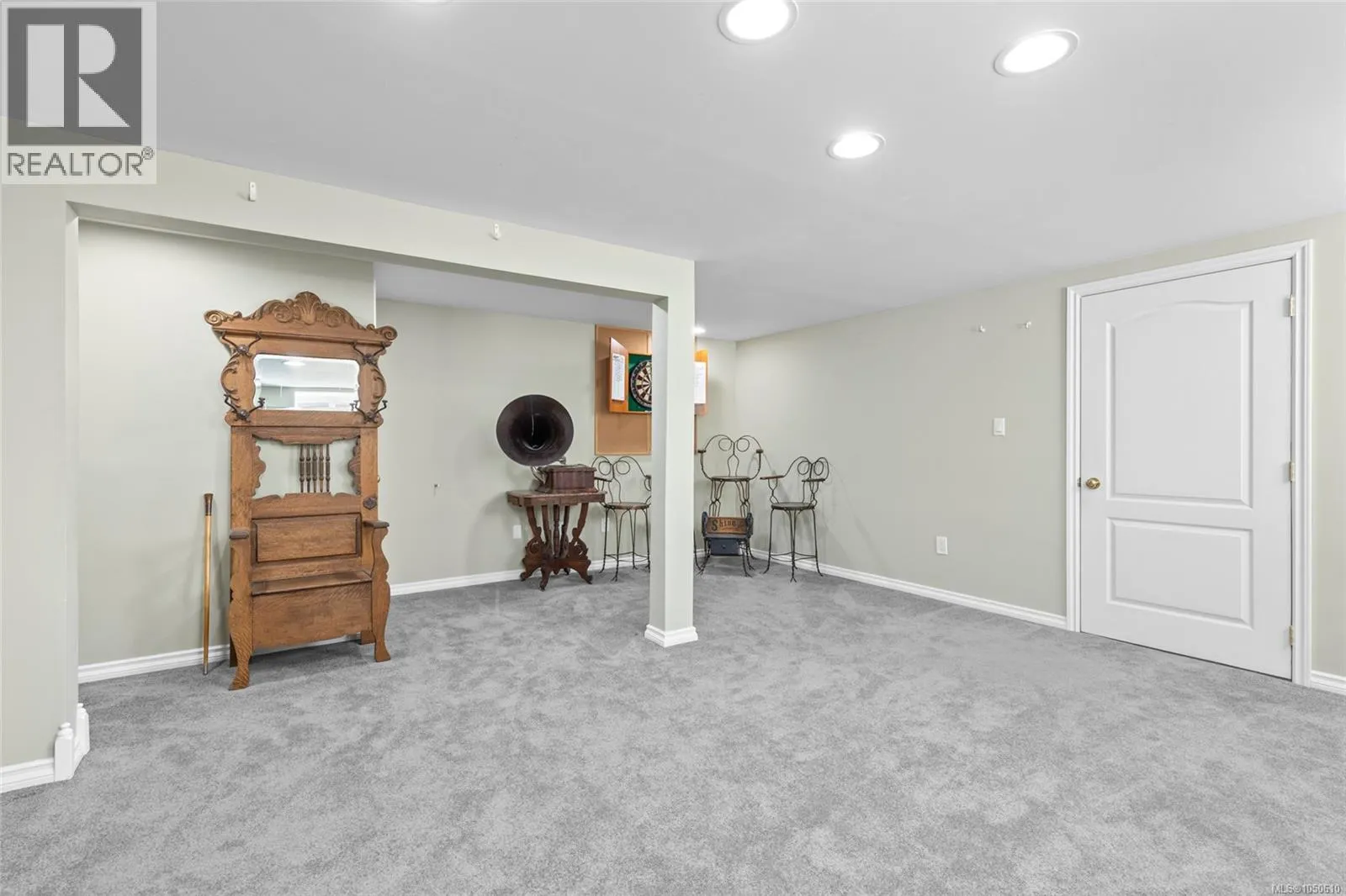 4 Newstead Cres