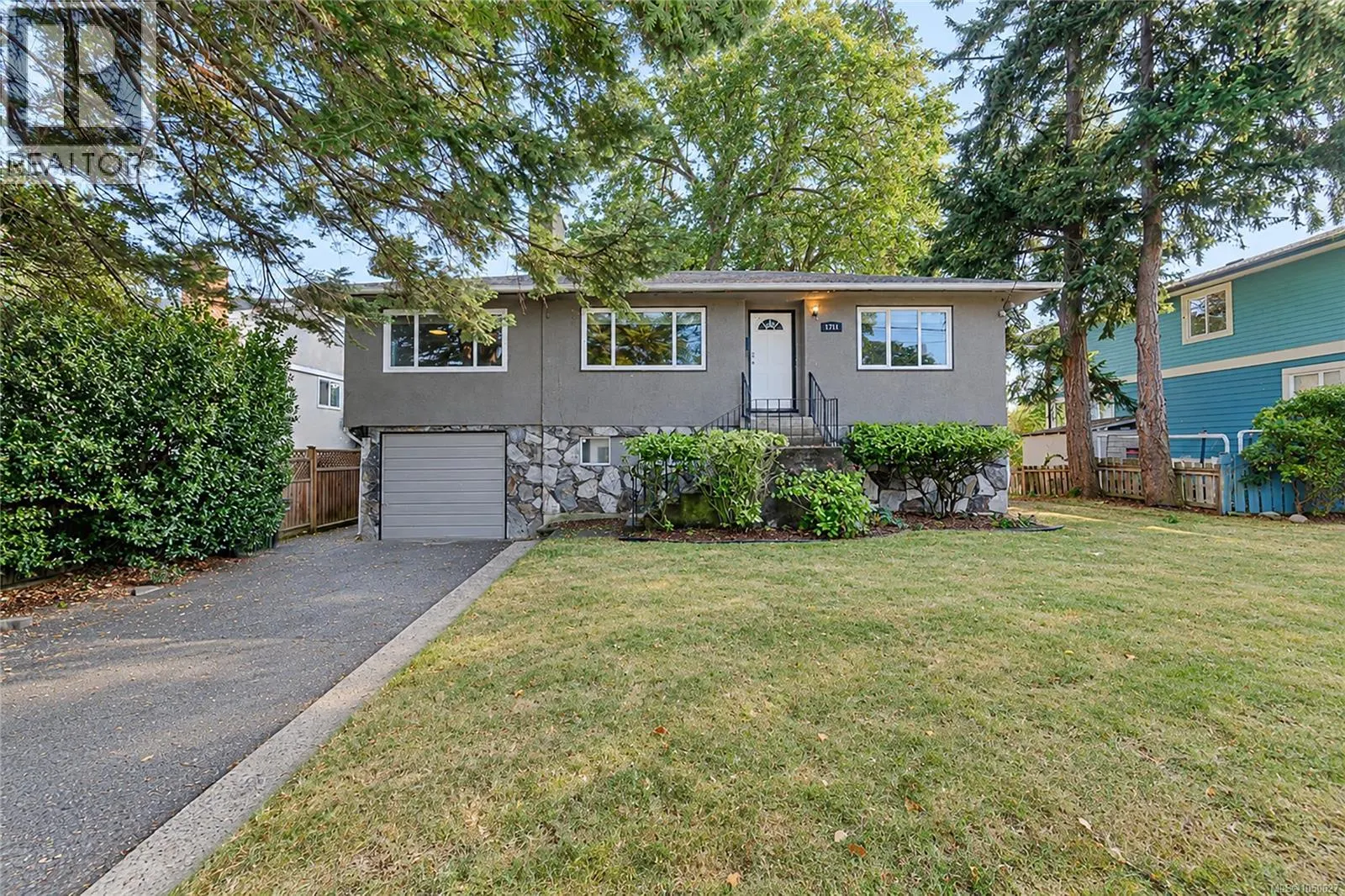 1711 Christmas Ave