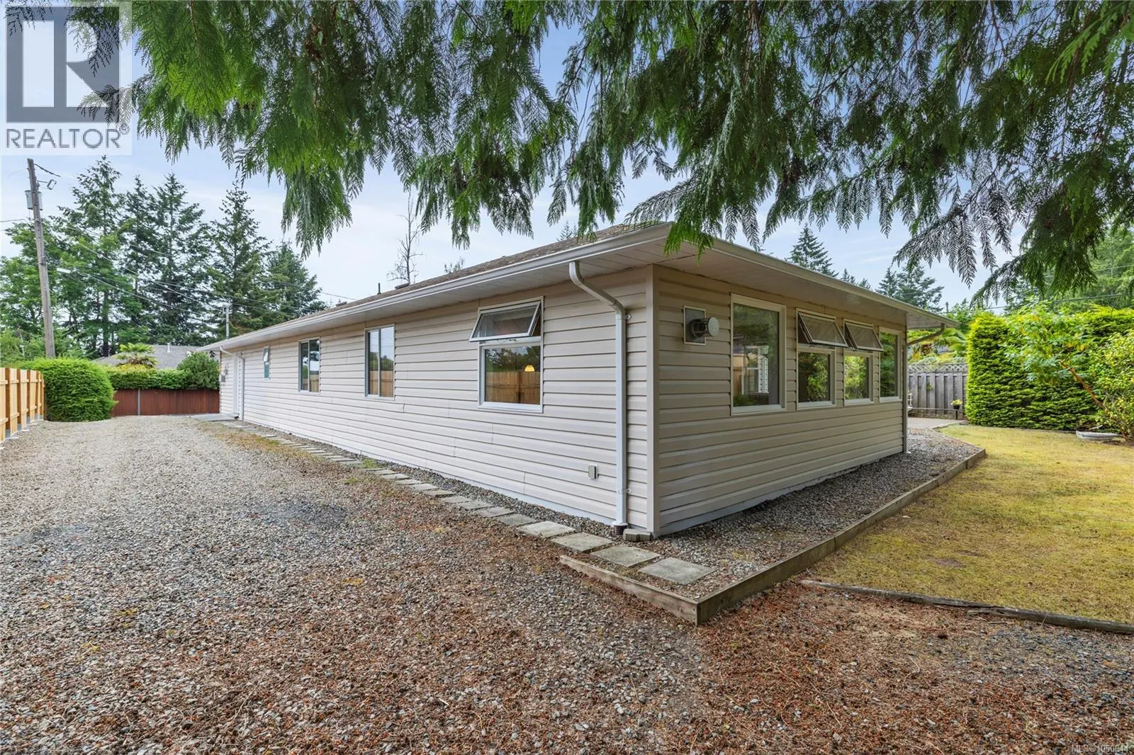 464 Quatsino Rd