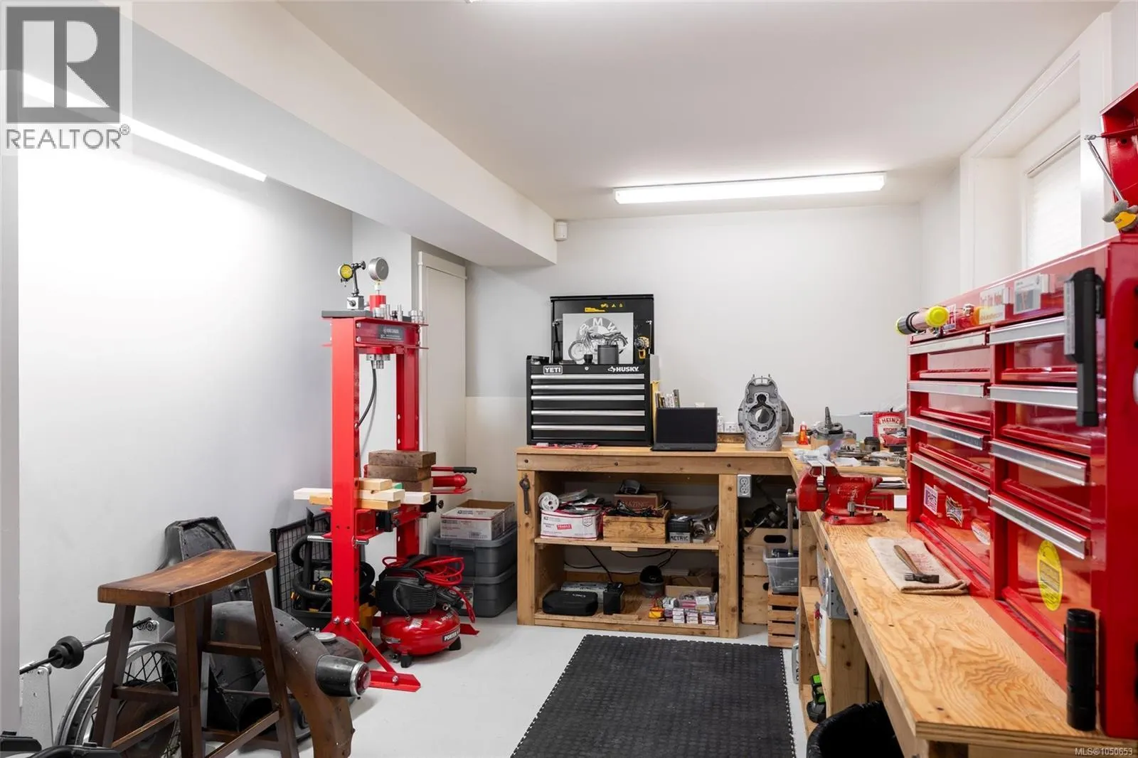 1033 Monterey Ave