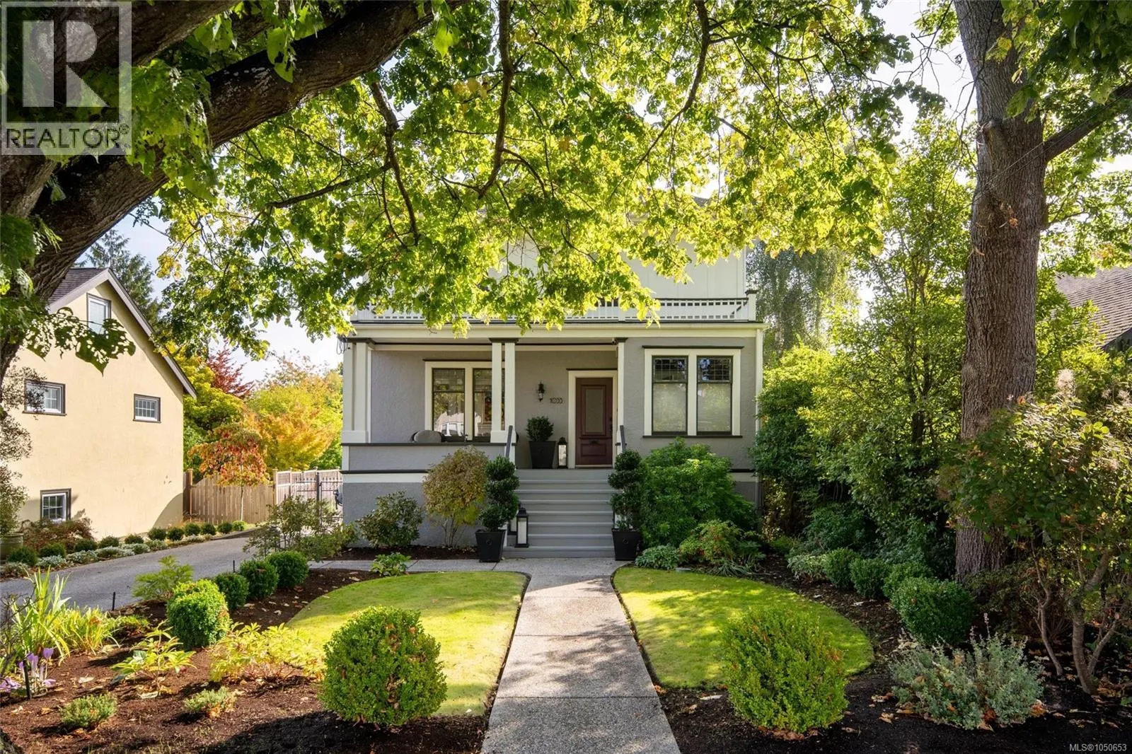1033 Monterey Ave