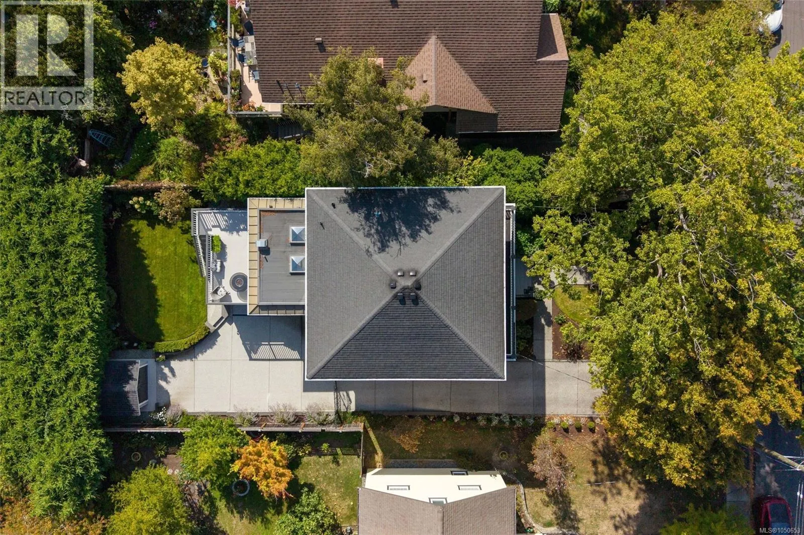 1033 Monterey Ave