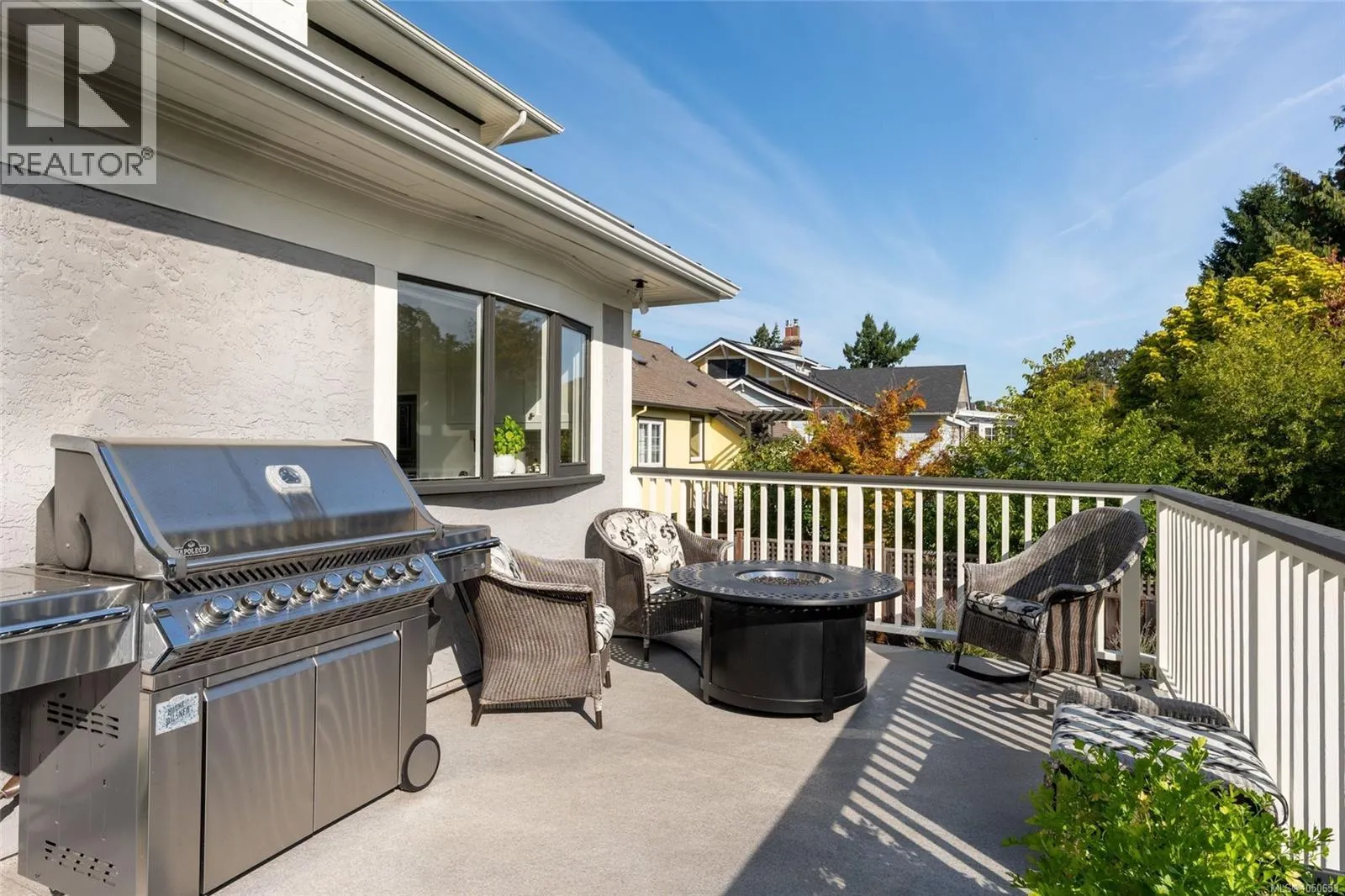 1033 Monterey Ave
