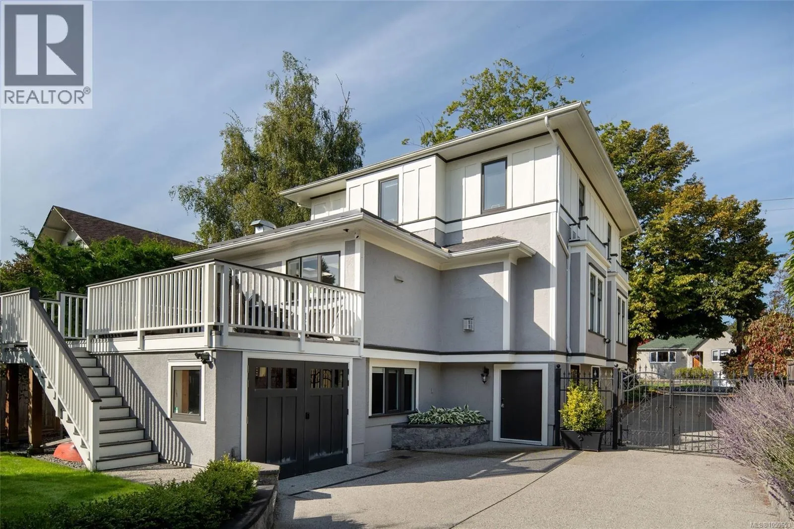 1033 Monterey Ave