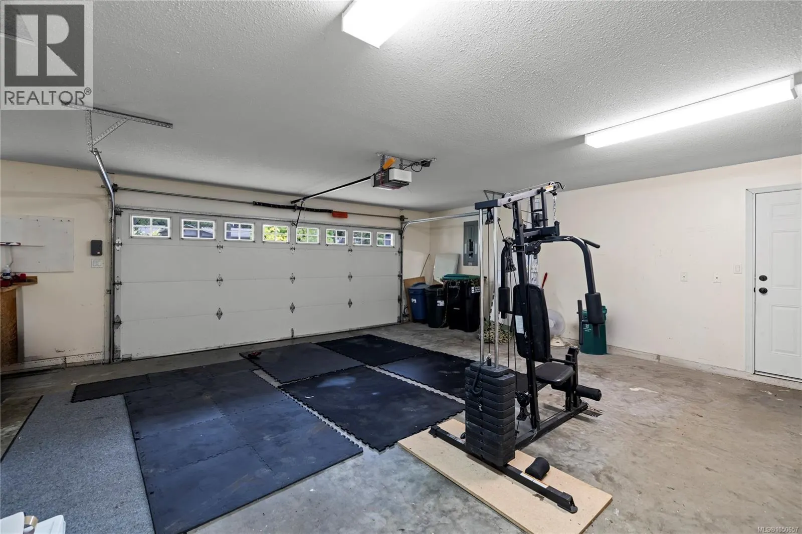 1730 Sangster Cres