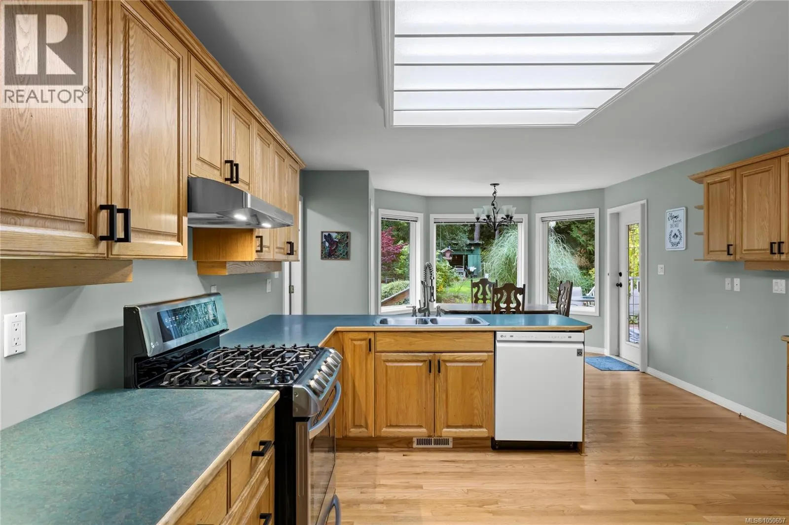 1730 Sangster Cres