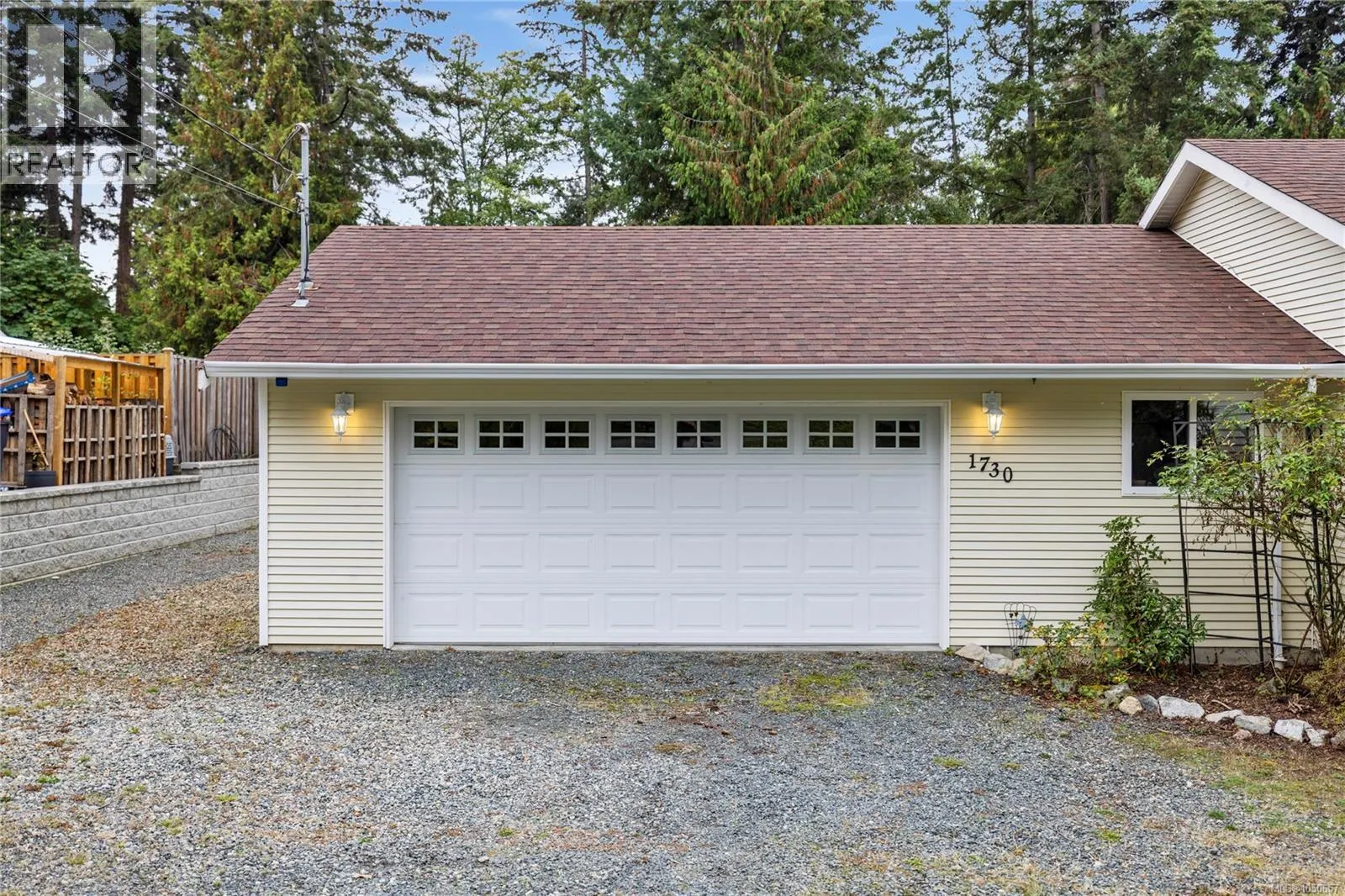 1730 Sangster Cres