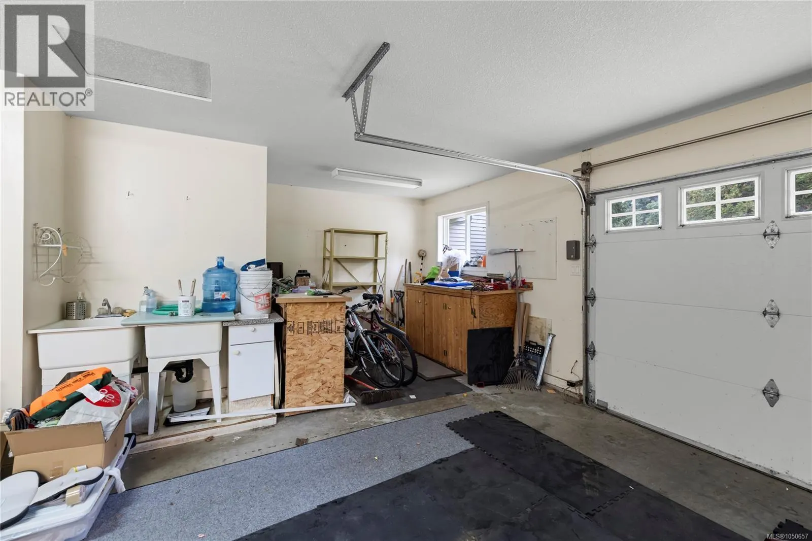 1730 Sangster Cres