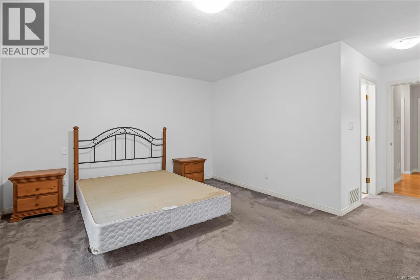 1730 Sangster Cres