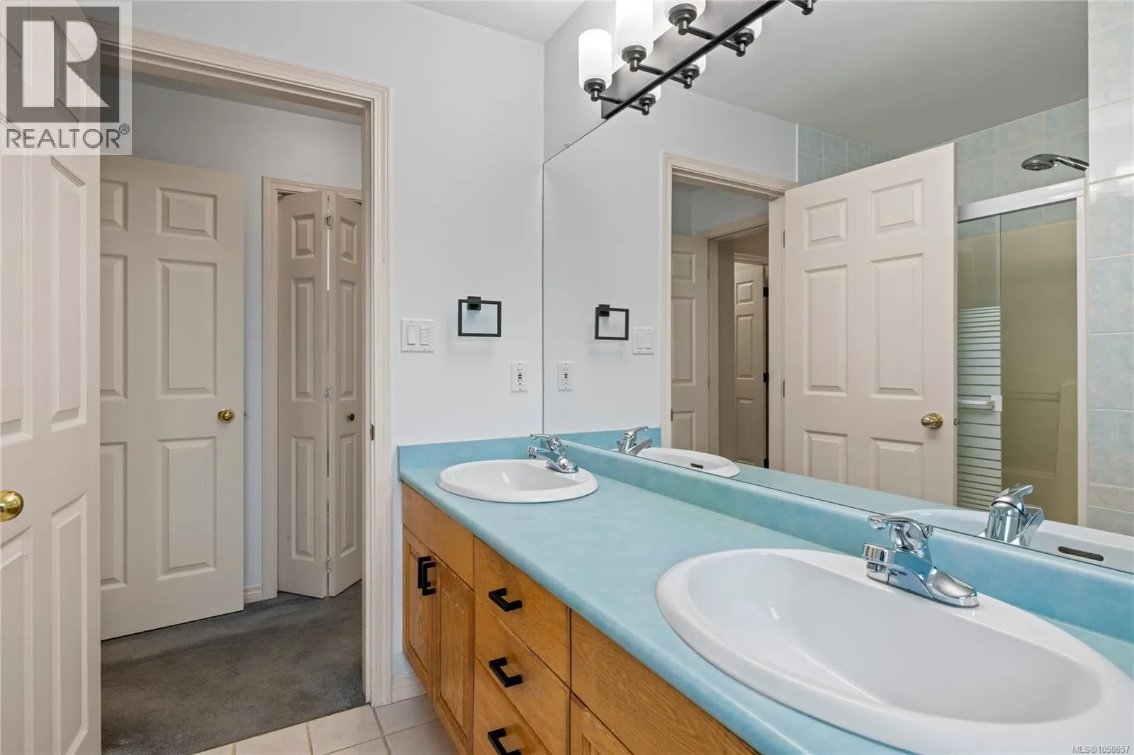 1730 Sangster Cres