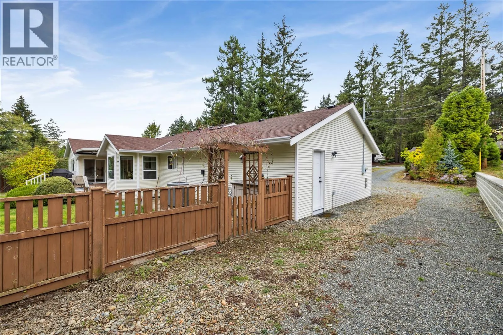 1730 Sangster Cres