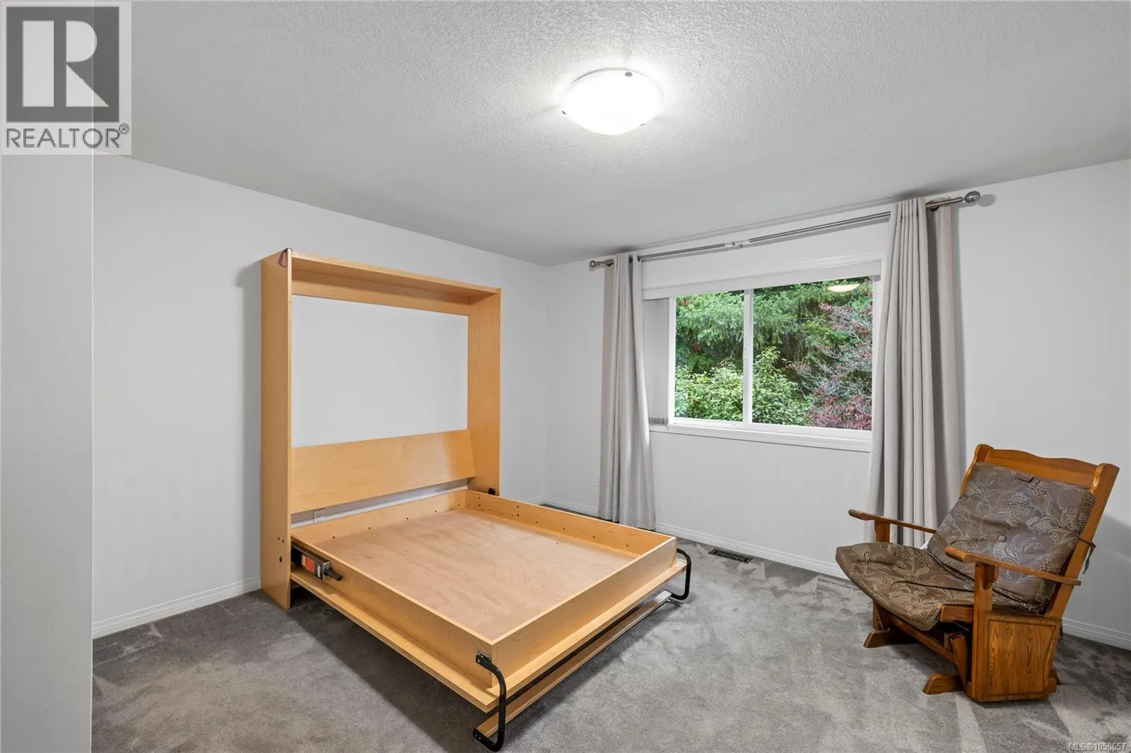 1730 Sangster Cres