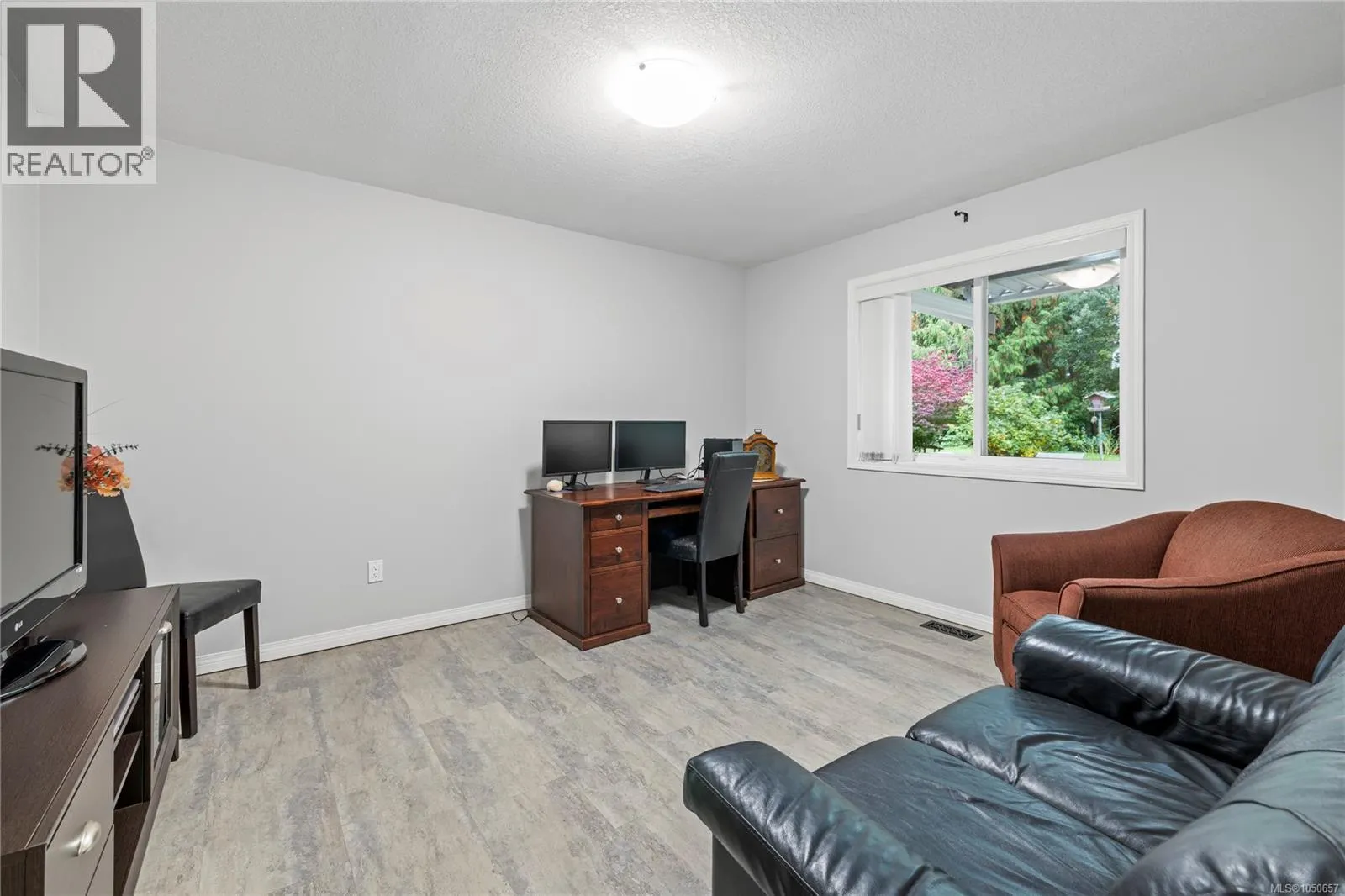 1730 Sangster Cres