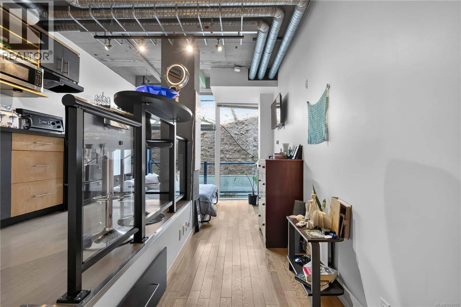 213 1061 Fort St