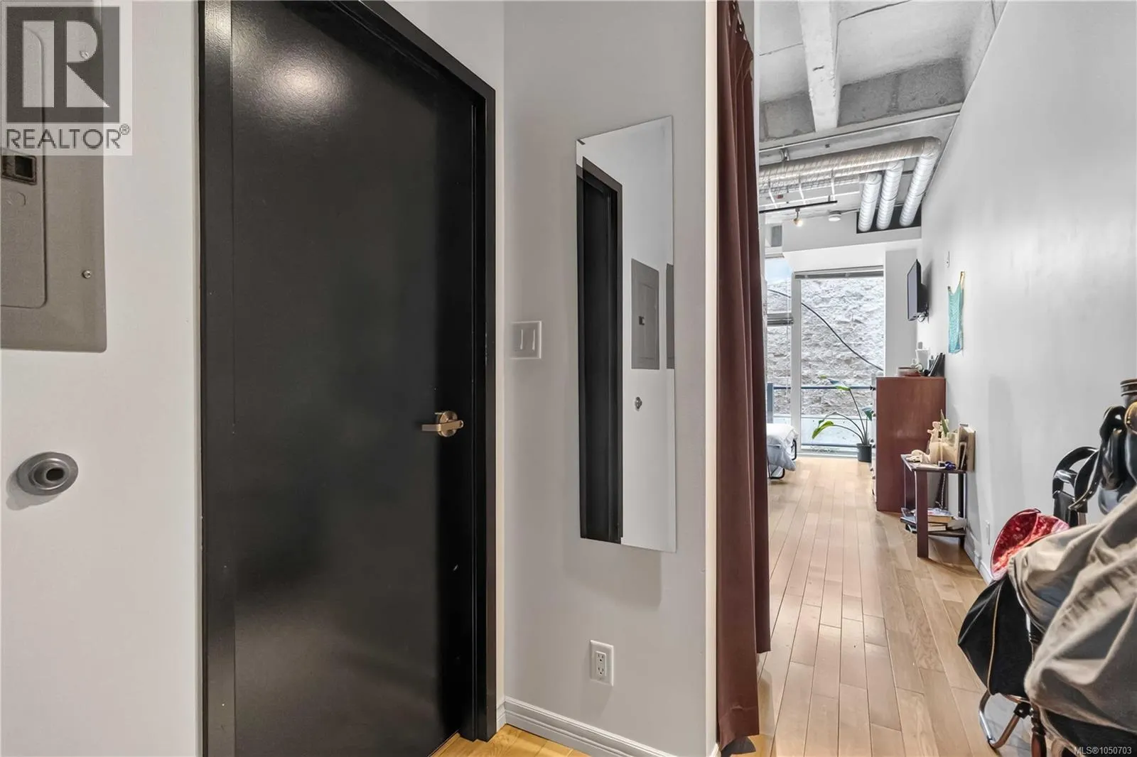 213 1061 Fort St