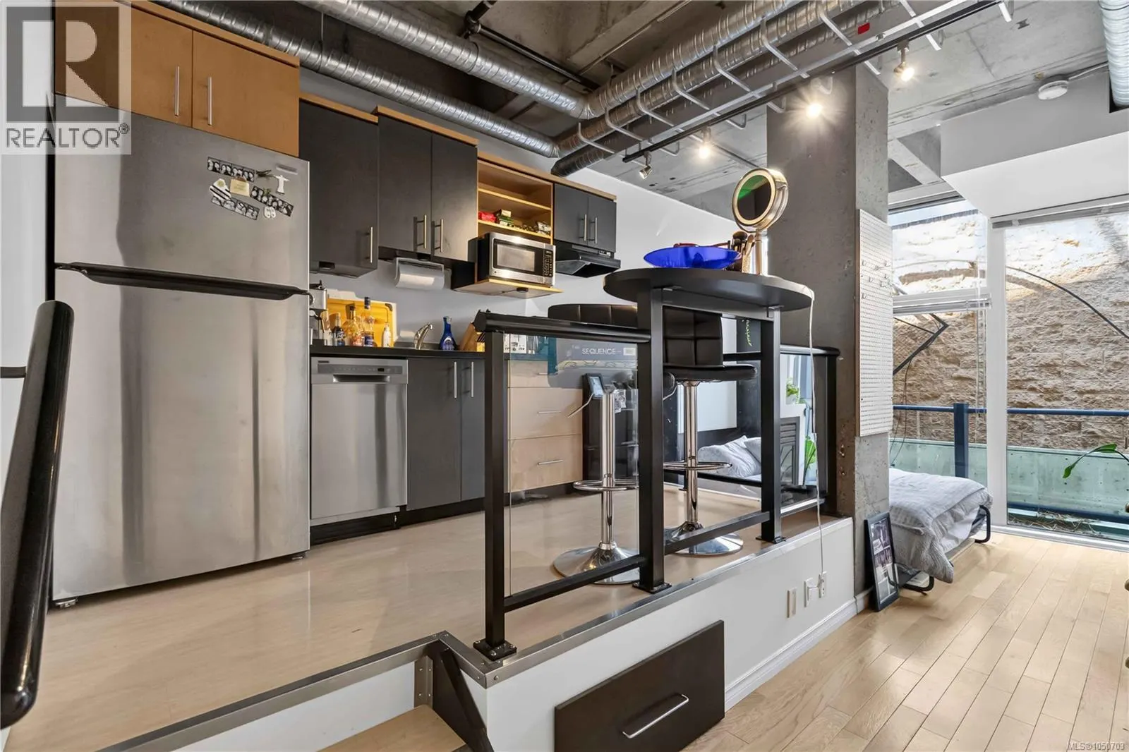 213 1061 Fort St