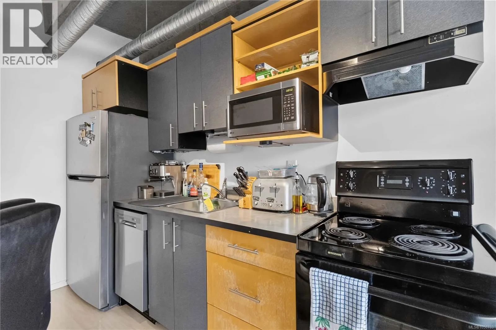 213 1061 Fort St