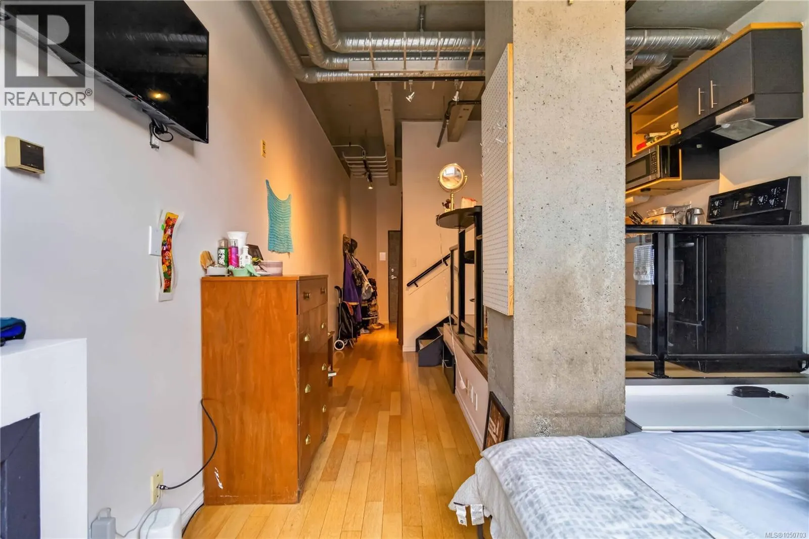 213 1061 Fort St