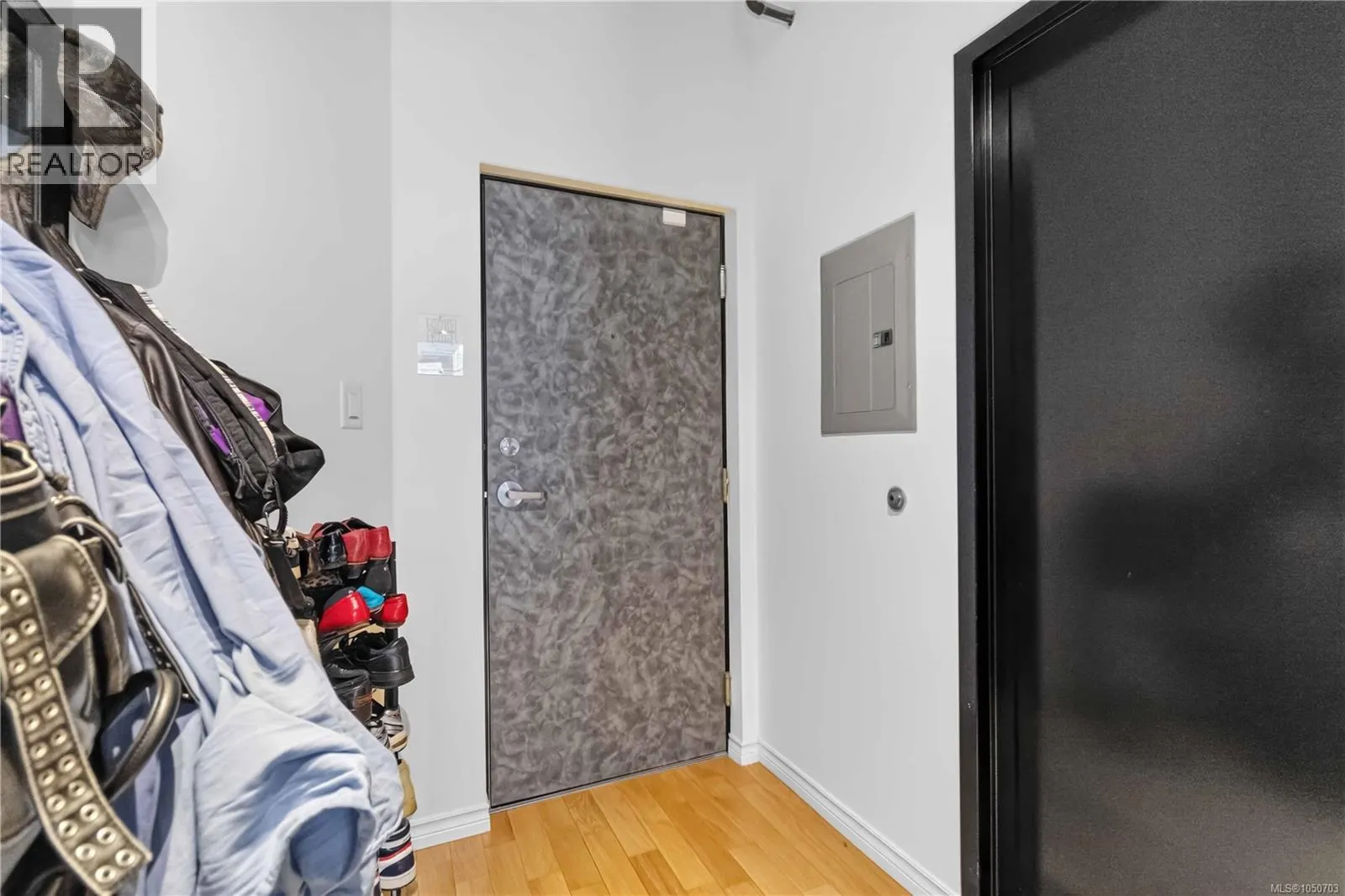 213 1061 Fort St