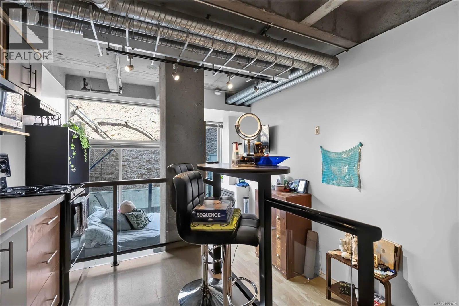 213 1061 Fort St