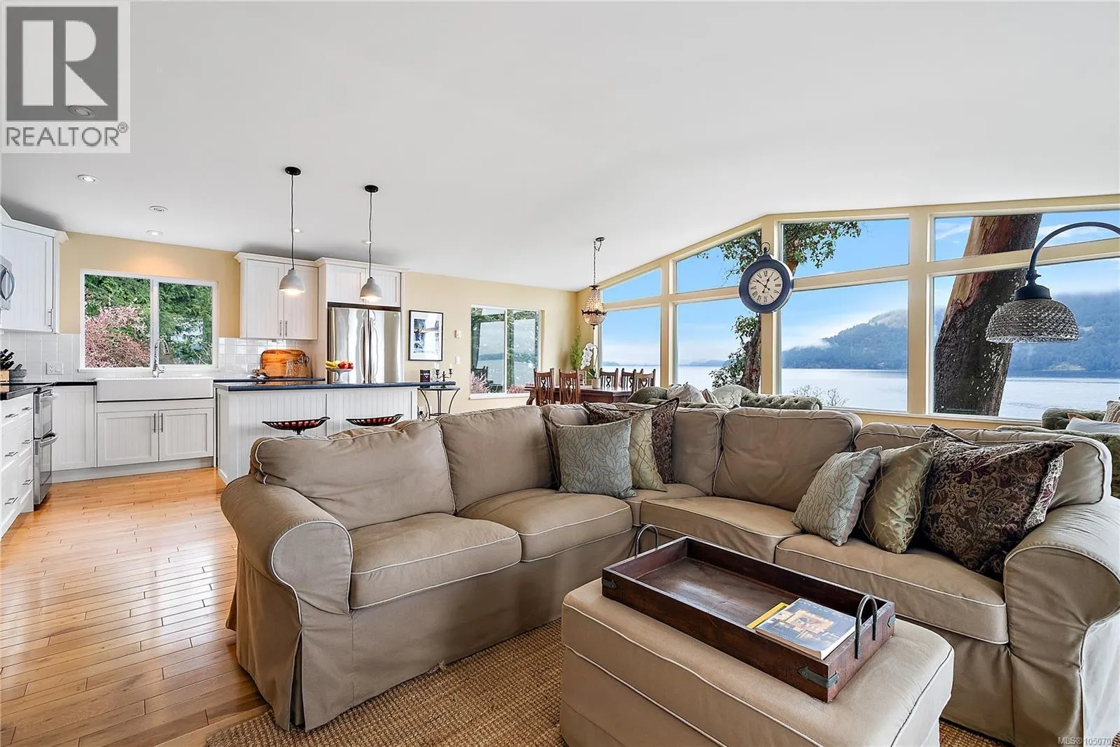 976 Lands End Rd