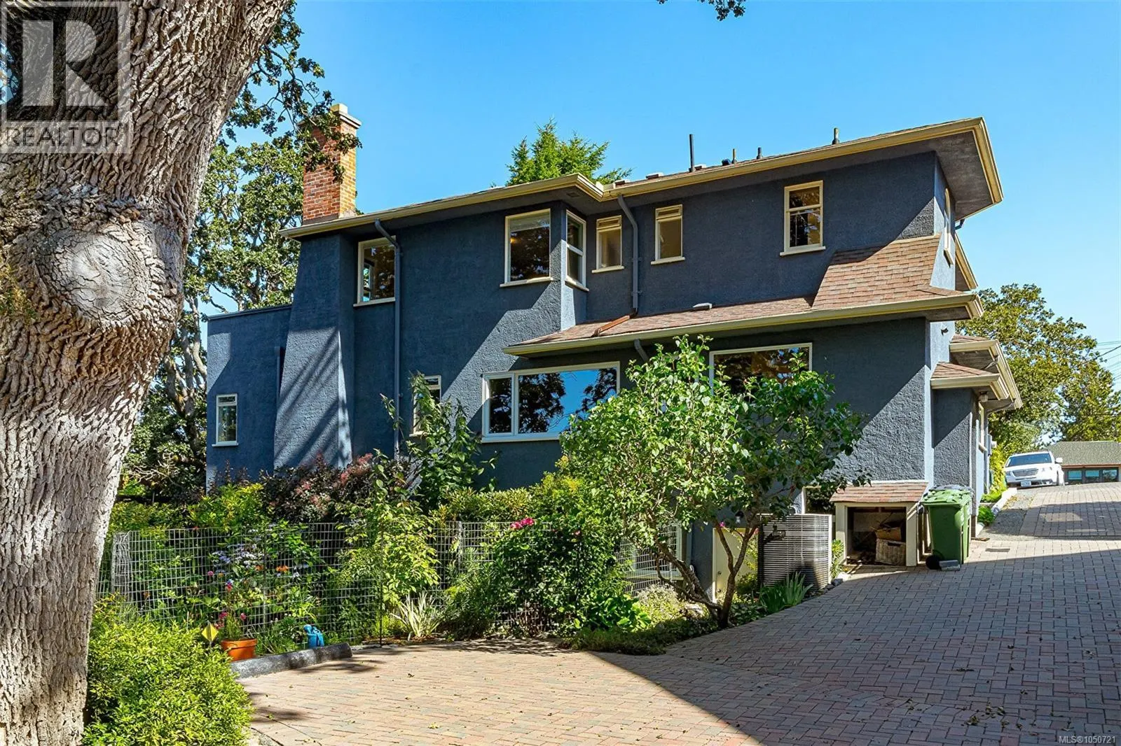 1 Briar Pl