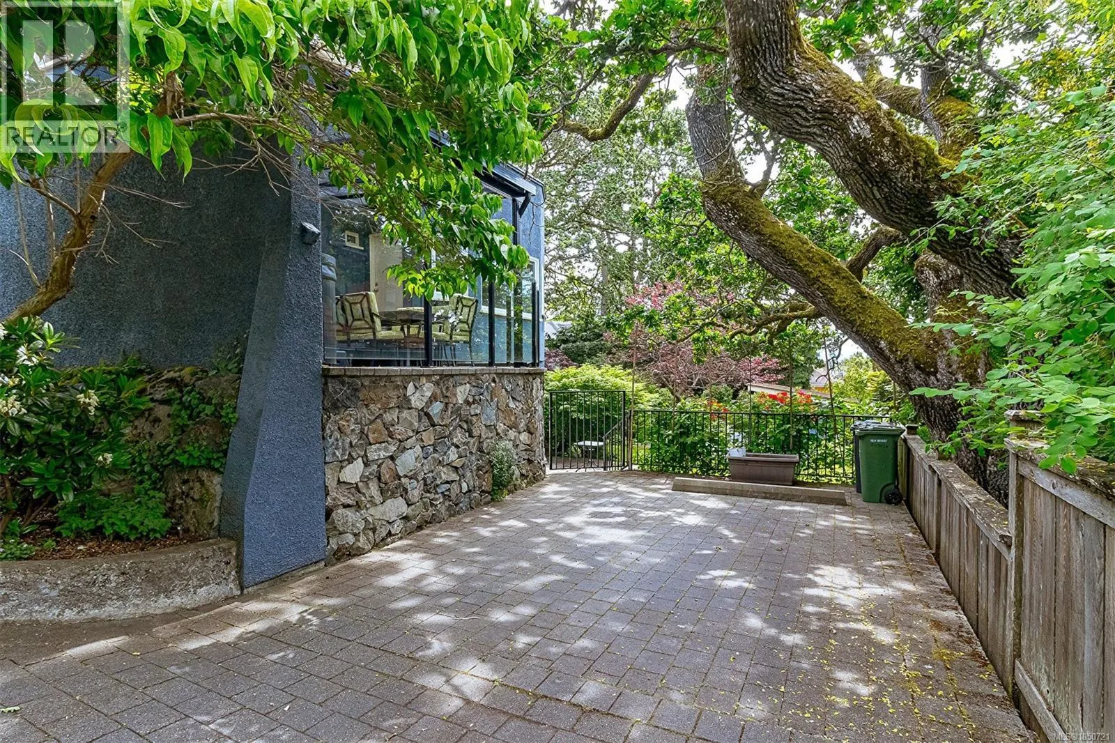 1 Briar Pl