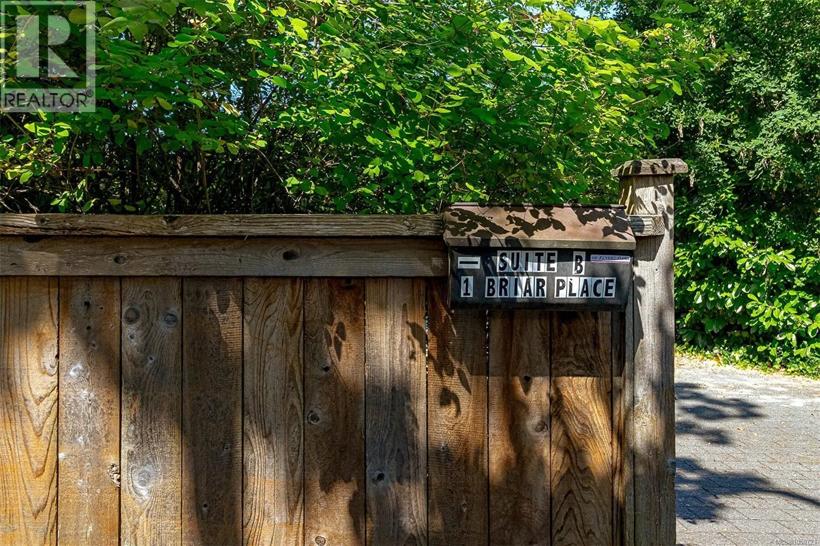 1 Briar Pl