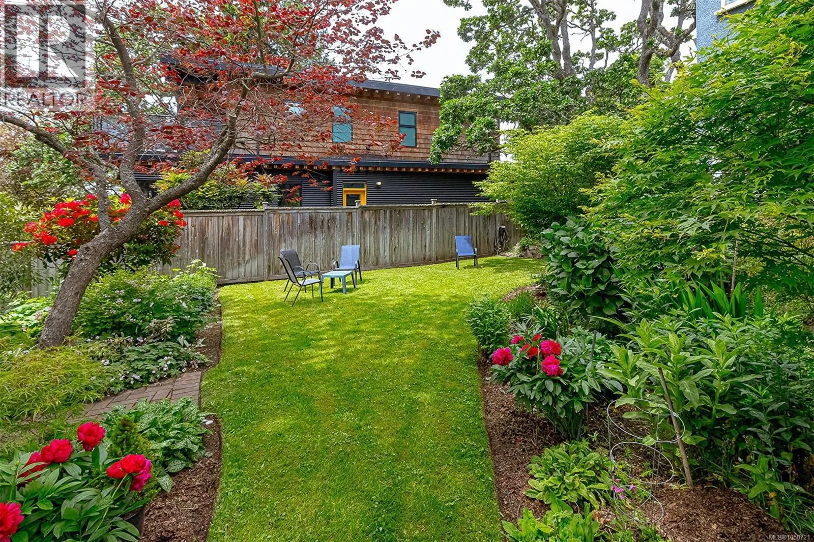 1 Briar Pl