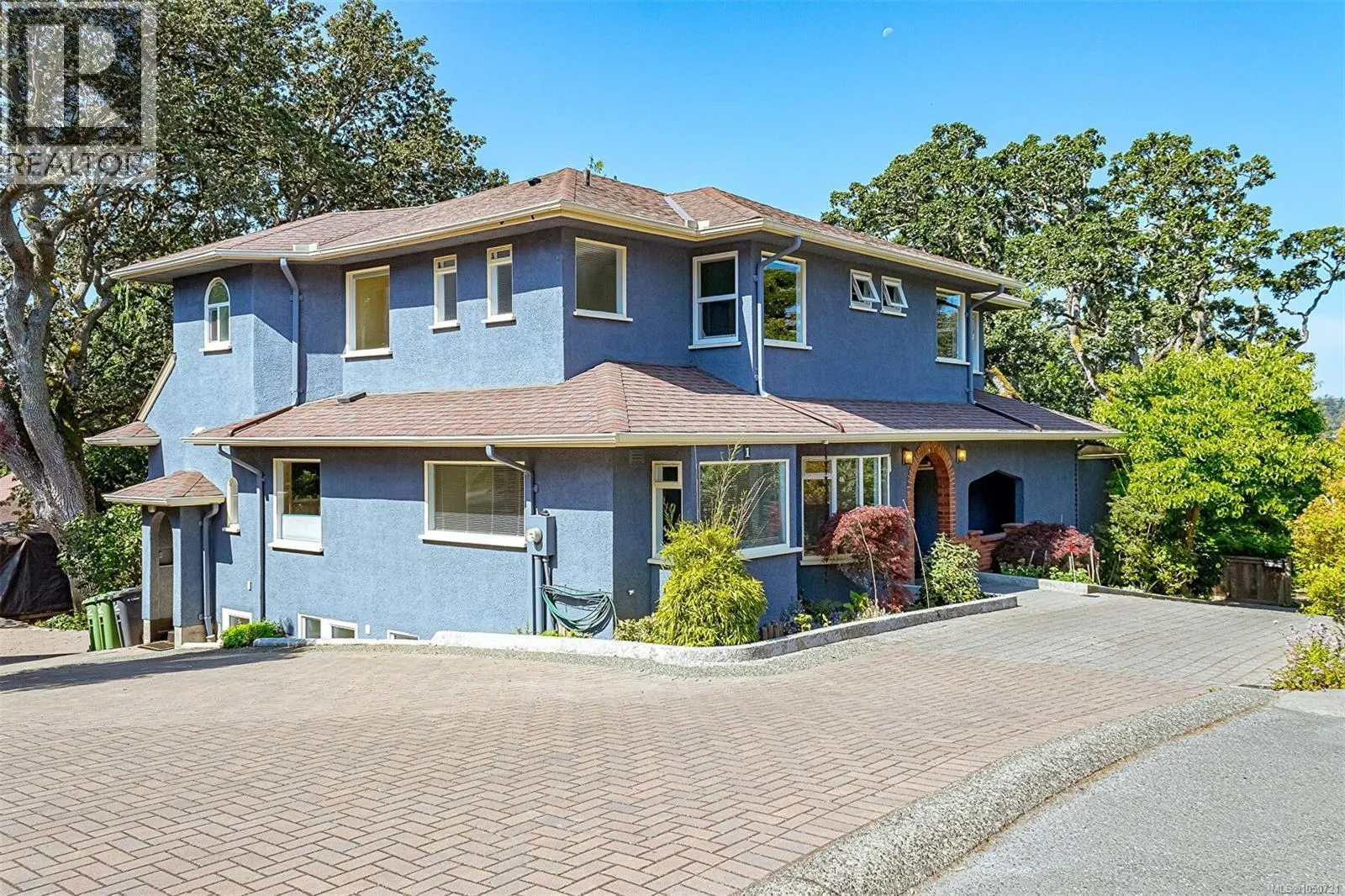 1 Briar Pl