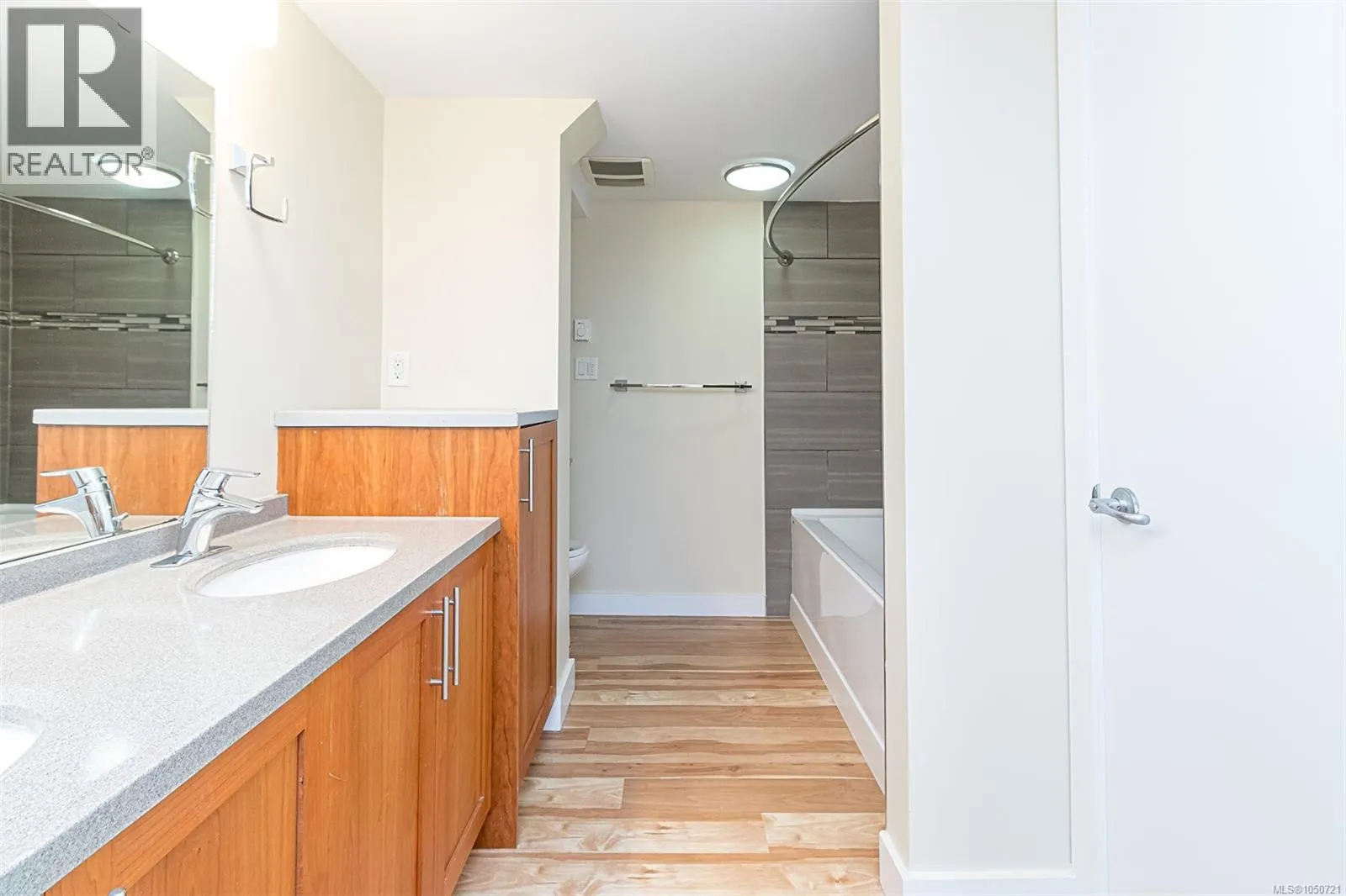 1 Briar Pl