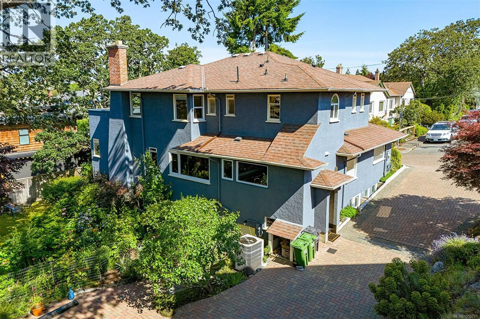 1 Briar Pl