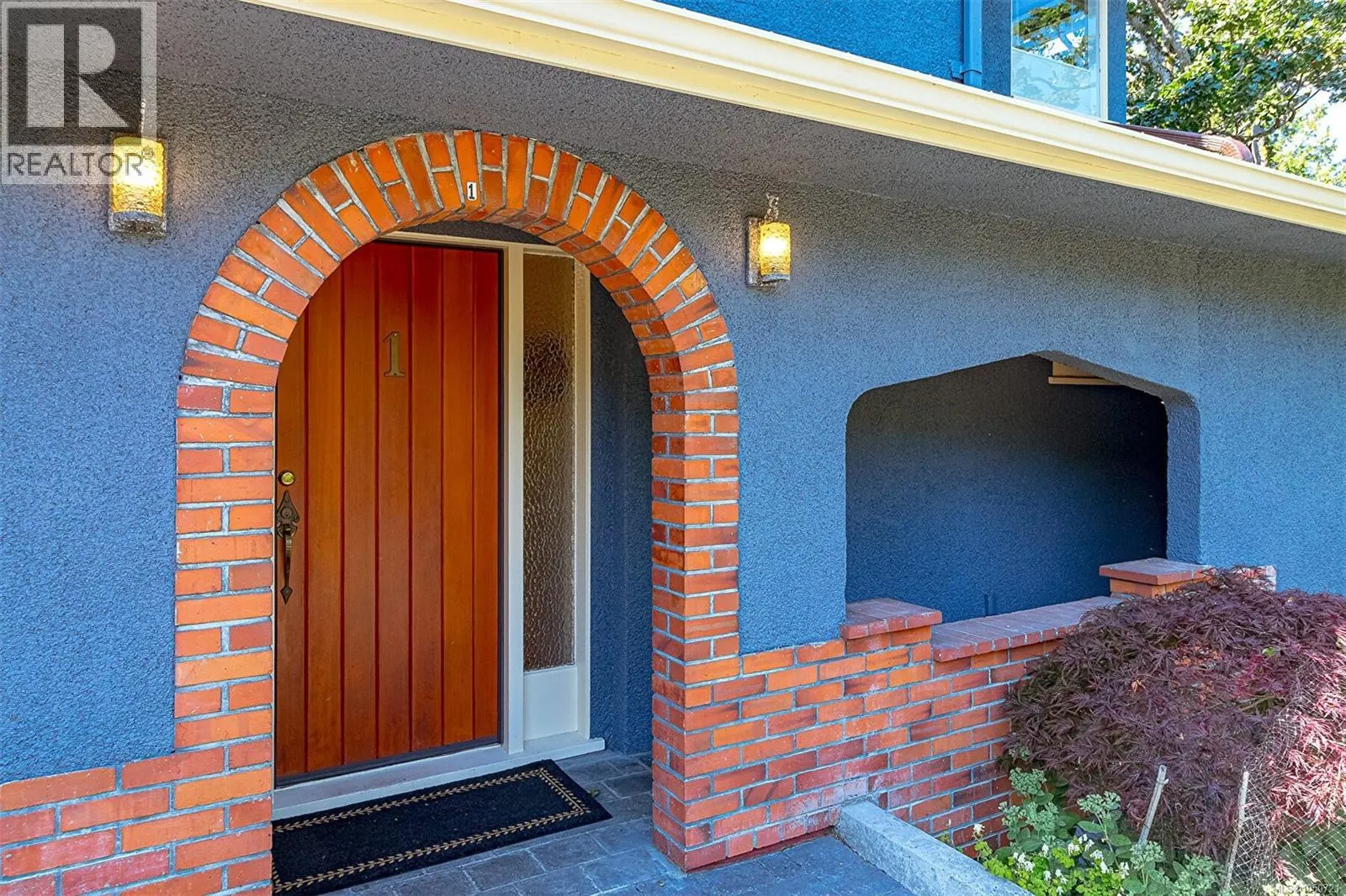 1 Briar Pl
