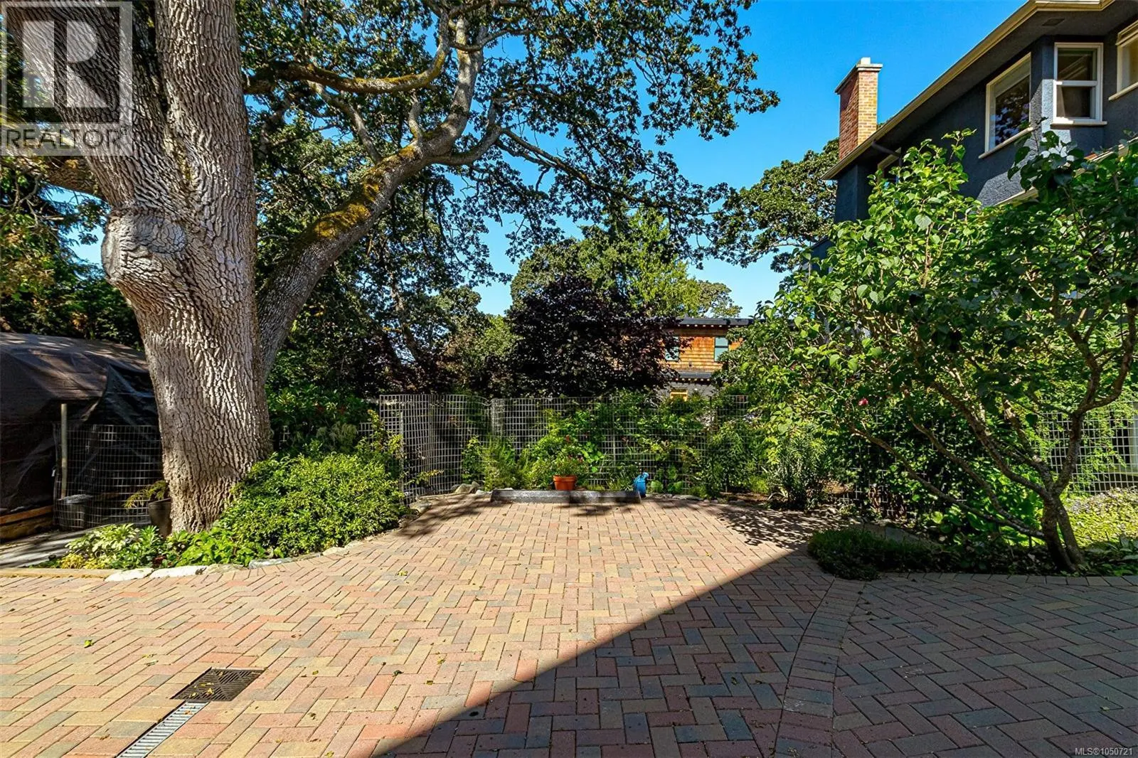 1 Briar Pl