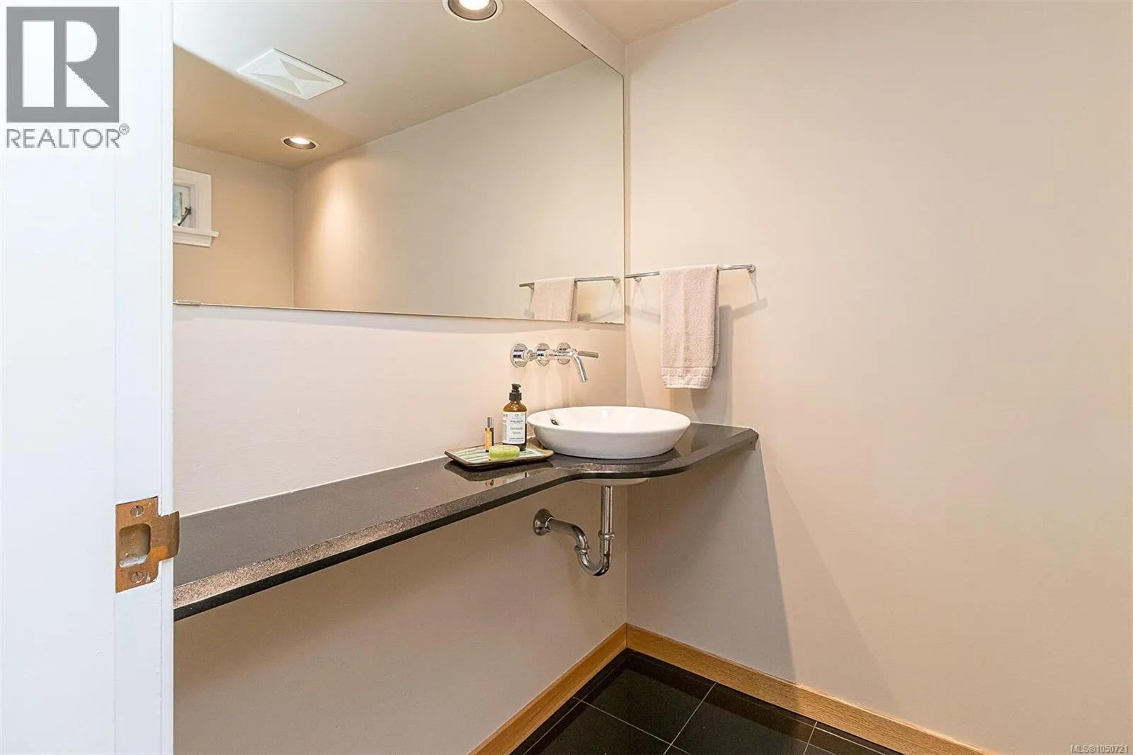 1 Briar Pl