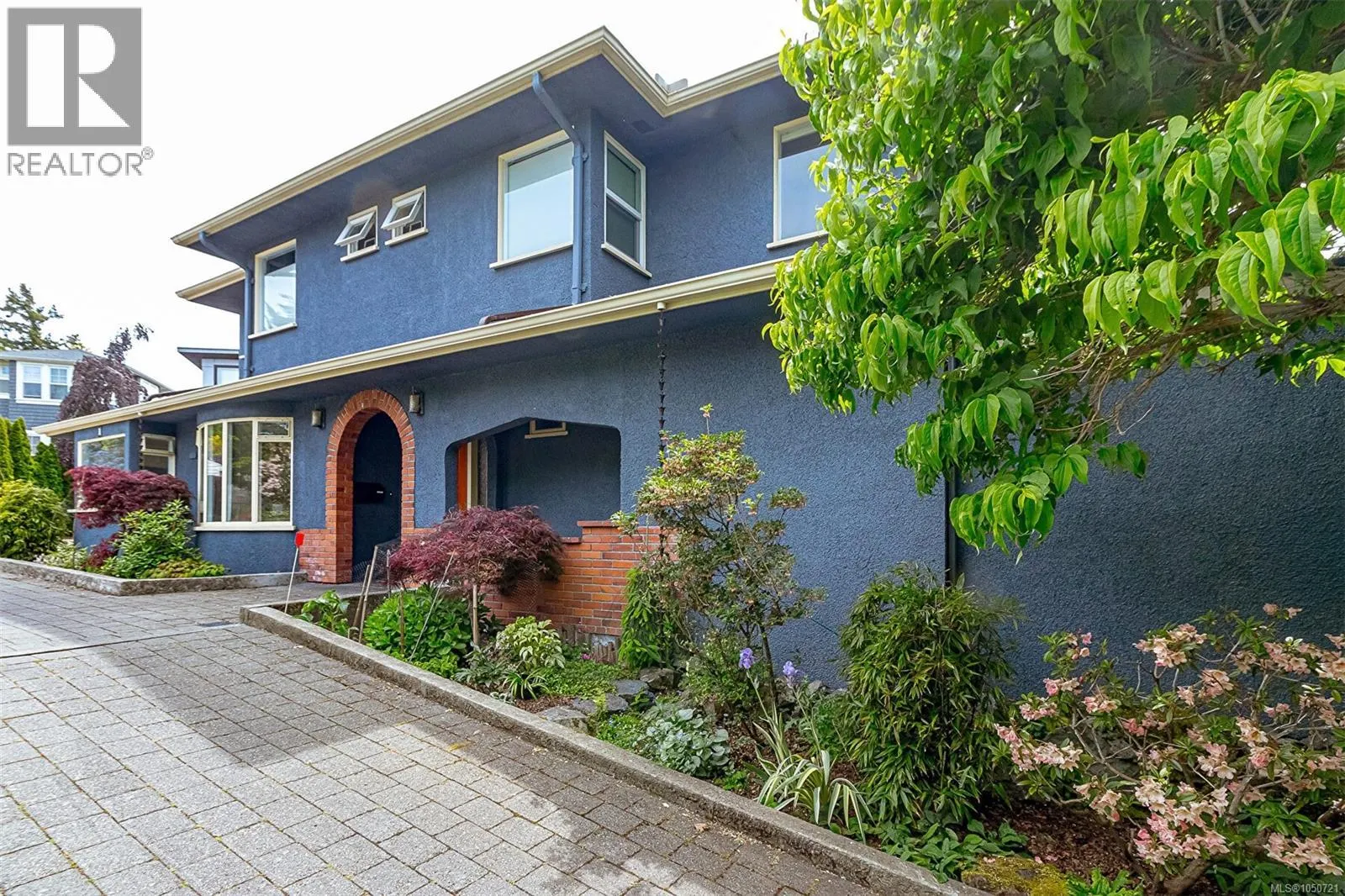 1 Briar Pl