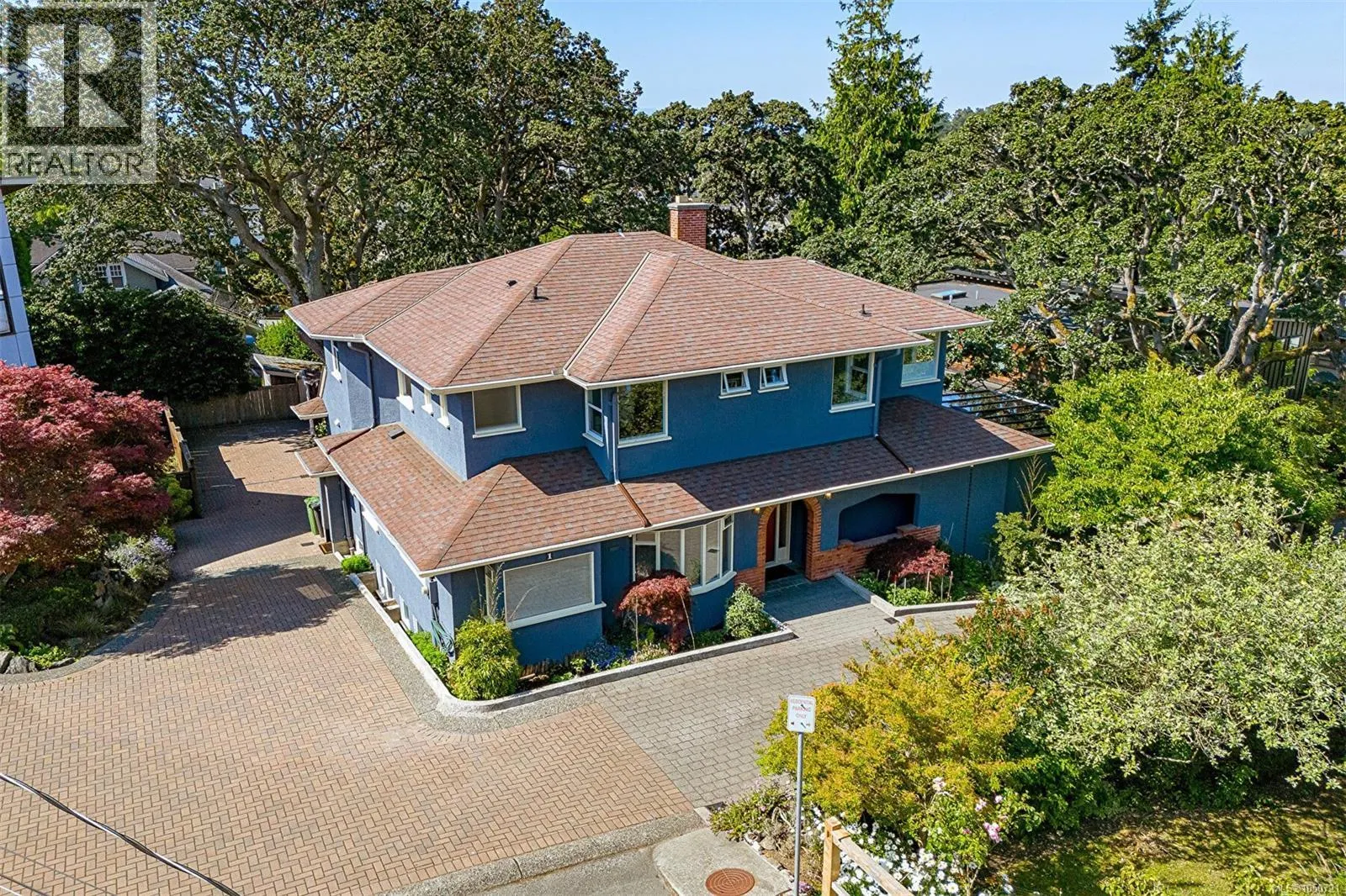 1 Briar Pl